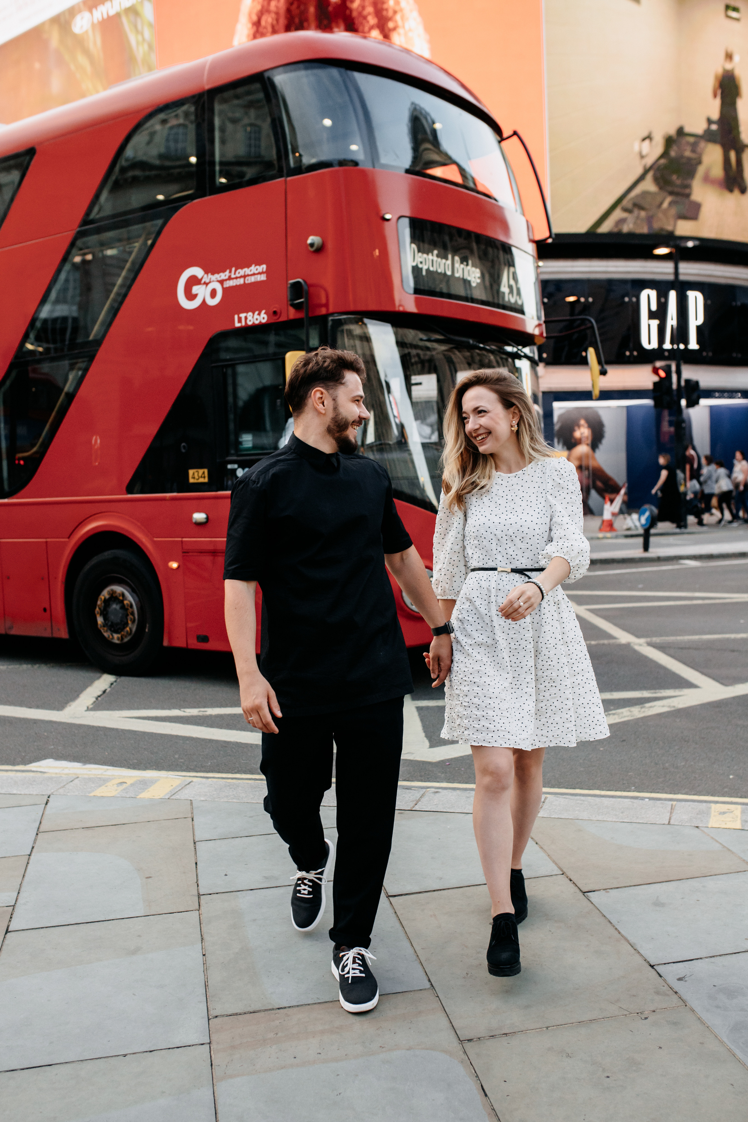 Love Story photoshoot at Picadilly — London. LondonPhotoStory — Vacation Photographer in London