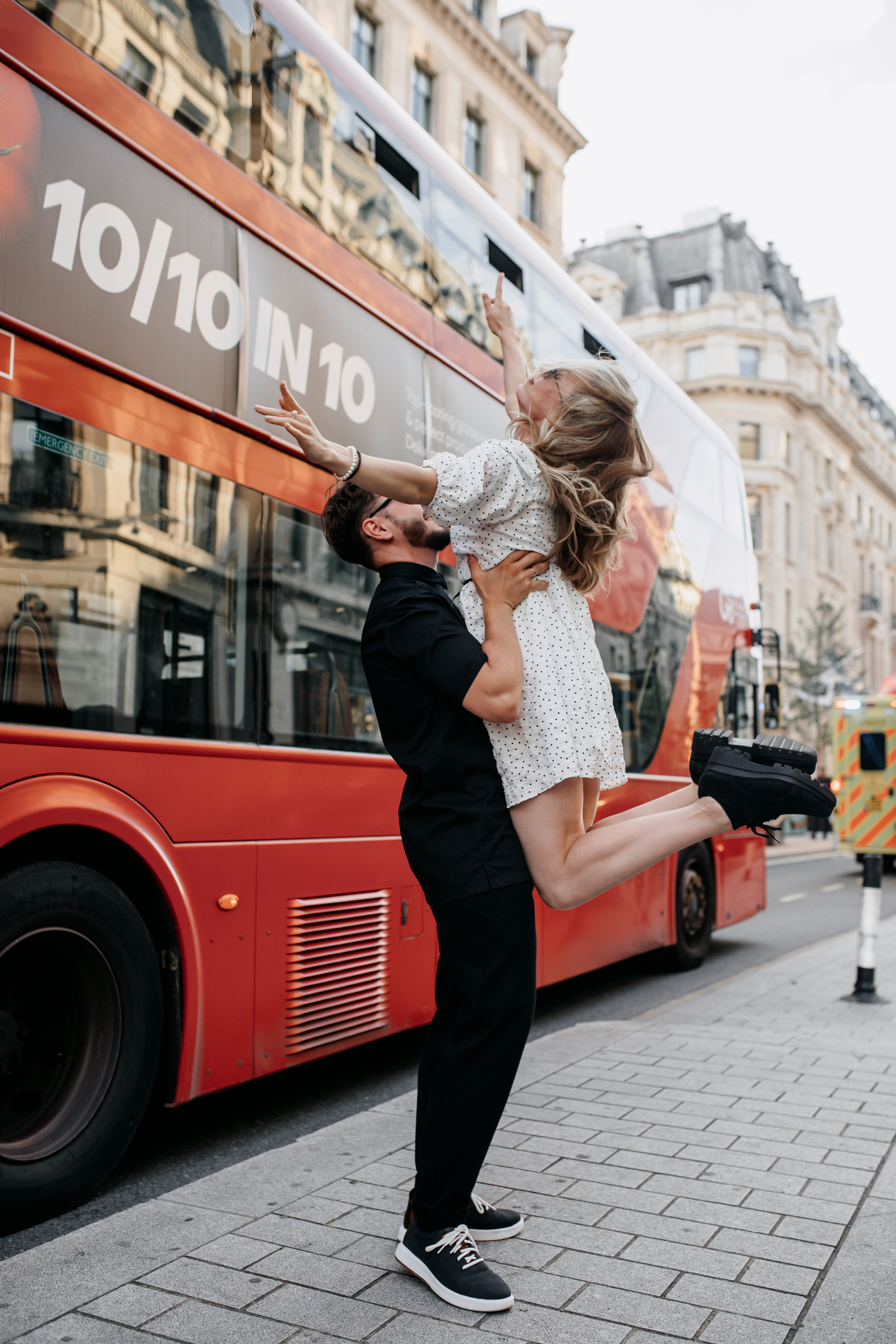 Love Story photoshoot at Picadilly — London. LondonPhotoStory — Vacation Photographer in London