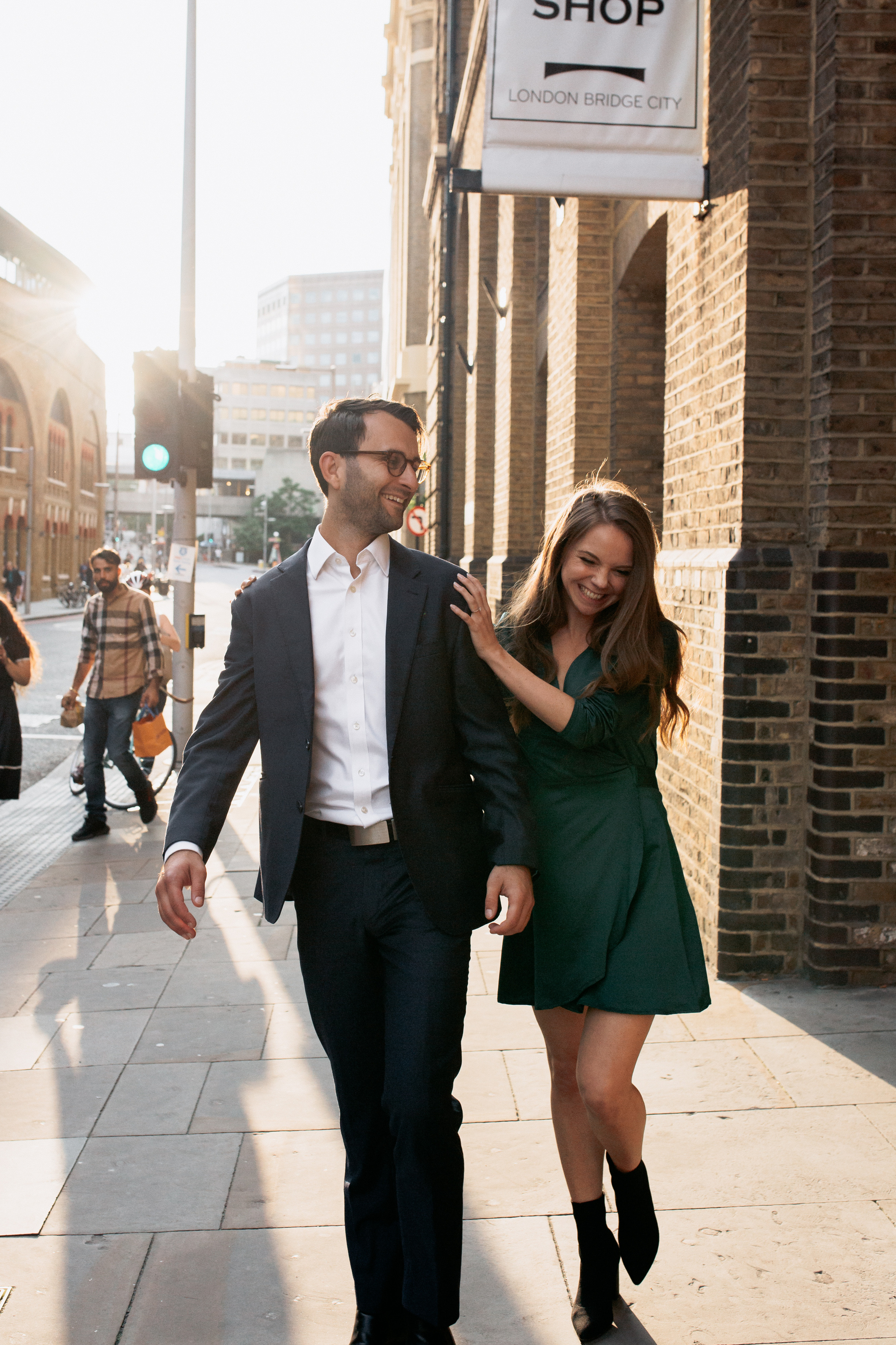 Sunset Engagement Photoshoot at Tower Bridge. LondonPhotoStory — Vacation Photographer in London