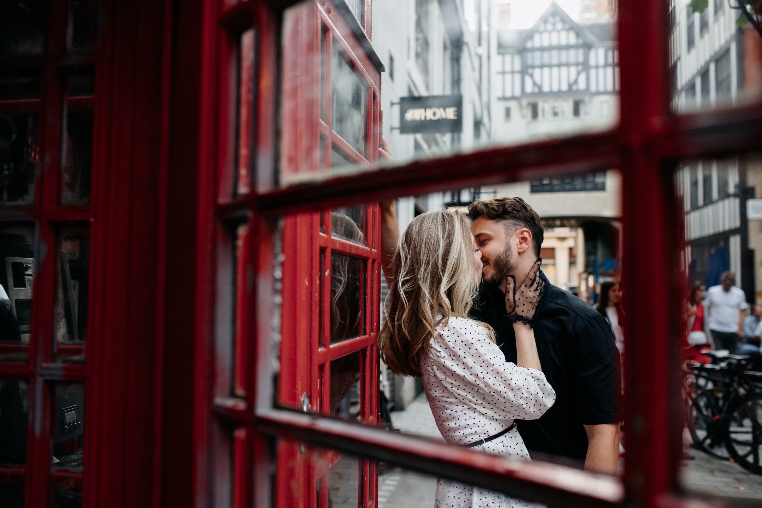 Love Story photoshoot at Picadilly — London. LondonPhotoStory — Vacation Photographer in London
