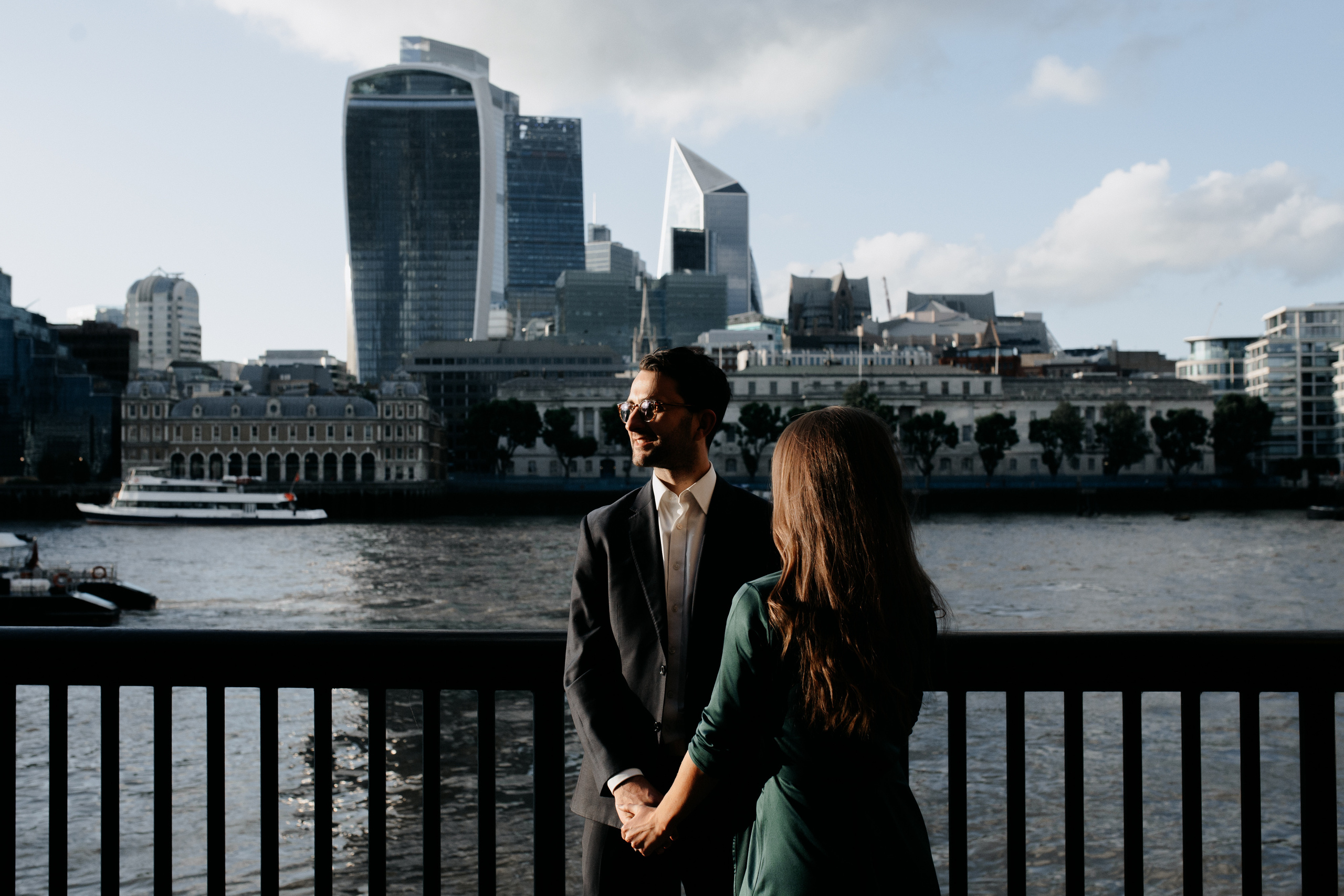 Sunset Engagement Photoshoot at Tower Bridge. LondonPhotoStory — Vacation Photographer in London