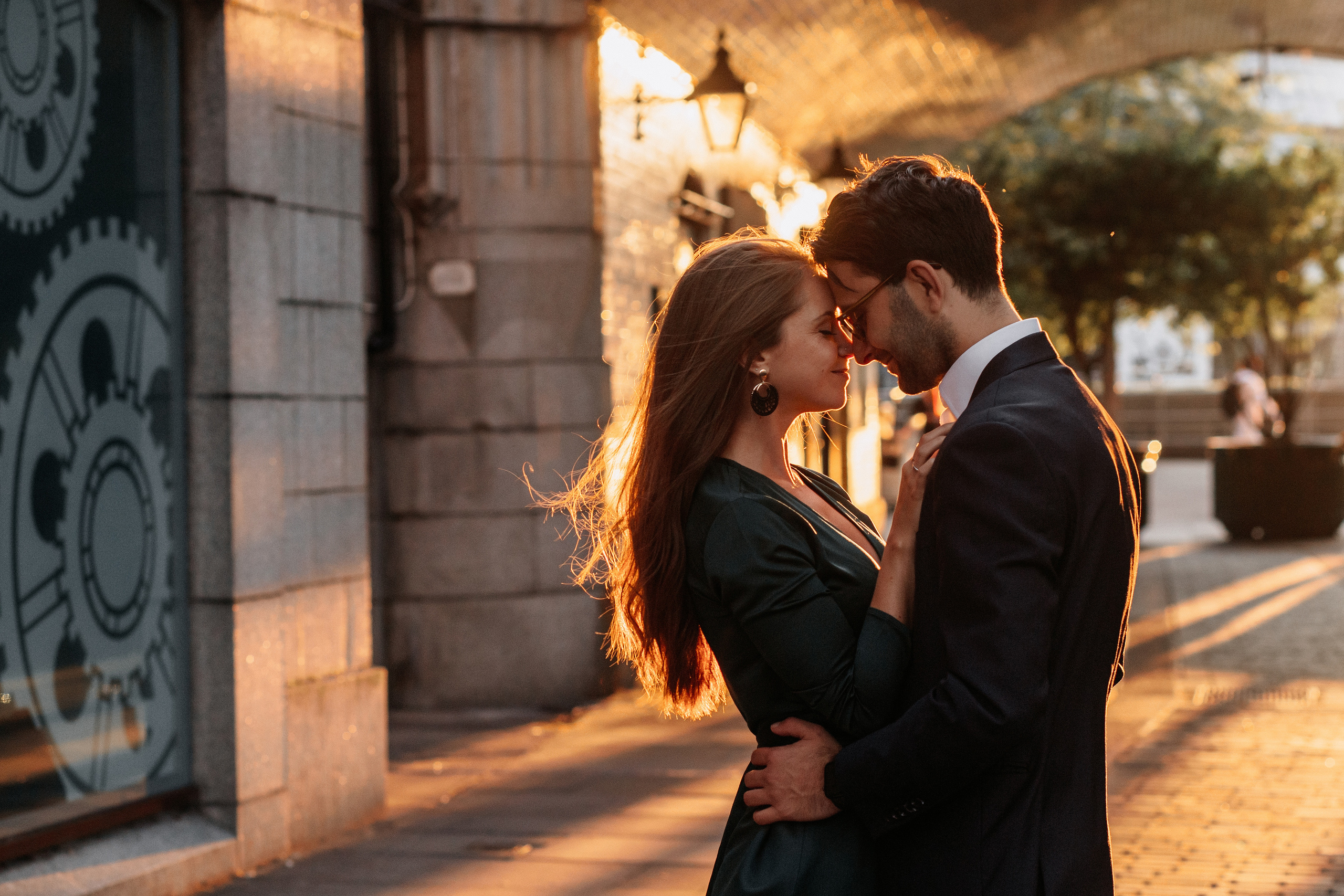 Sunset Engagement Photoshoot at Tower Bridge. LondonPhotoStory — Vacation Photographer in London