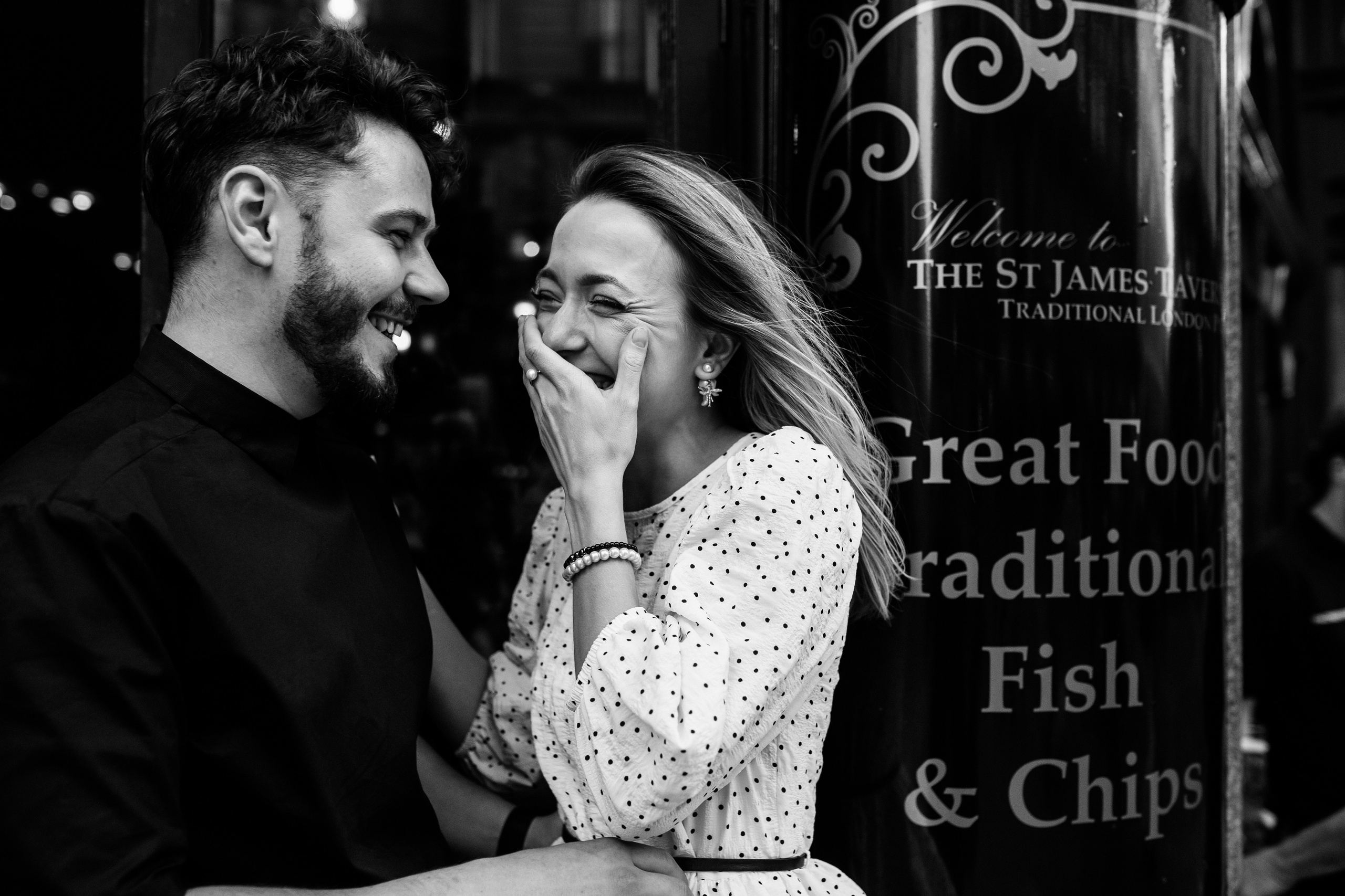 Love Story photoshoot at Picadilly — London. LondonPhotoStory — Vacation Photographer in London