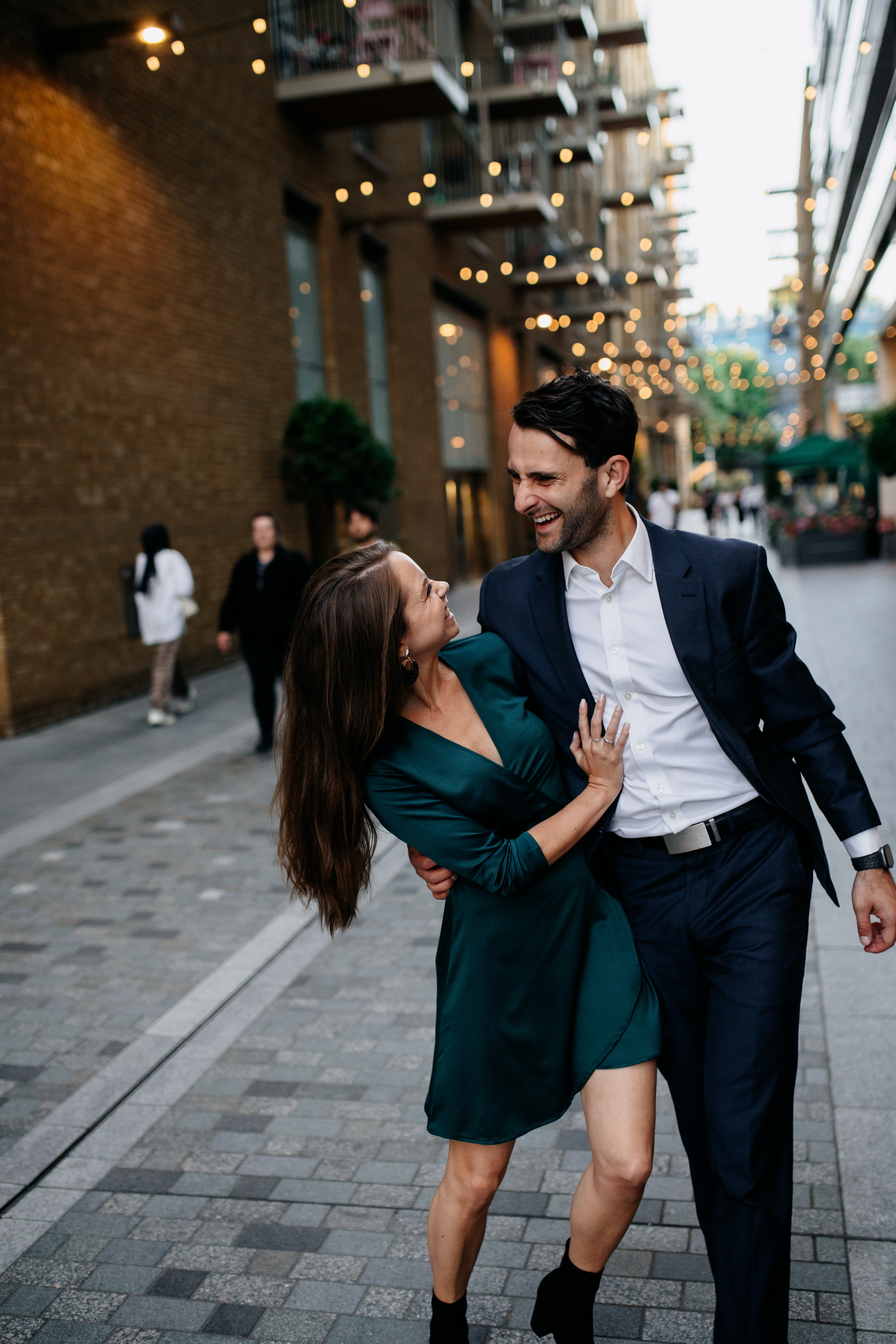 Sunset Engagement Photoshoot at Tower Bridge. LondonPhotoStory — Vacation Photographer in London