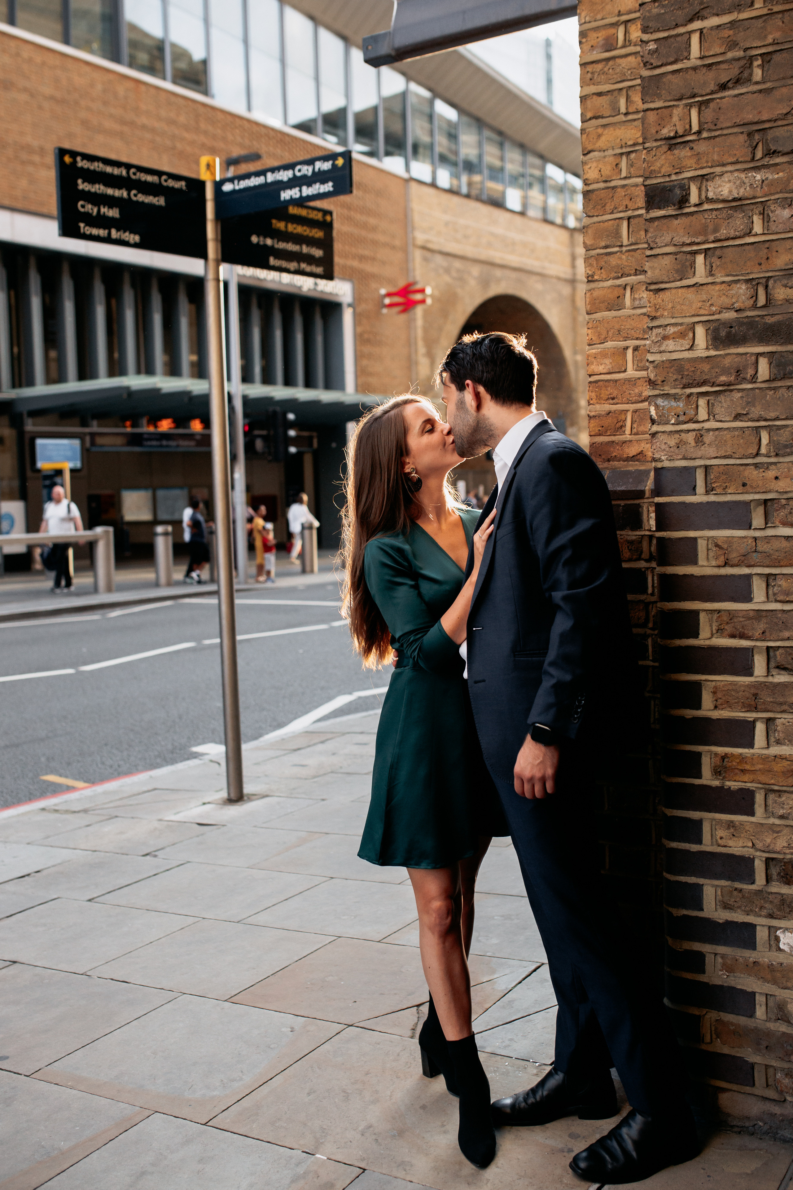 Sunset Engagement Photoshoot at Tower Bridge. LondonPhotoStory — Vacation Photographer in London