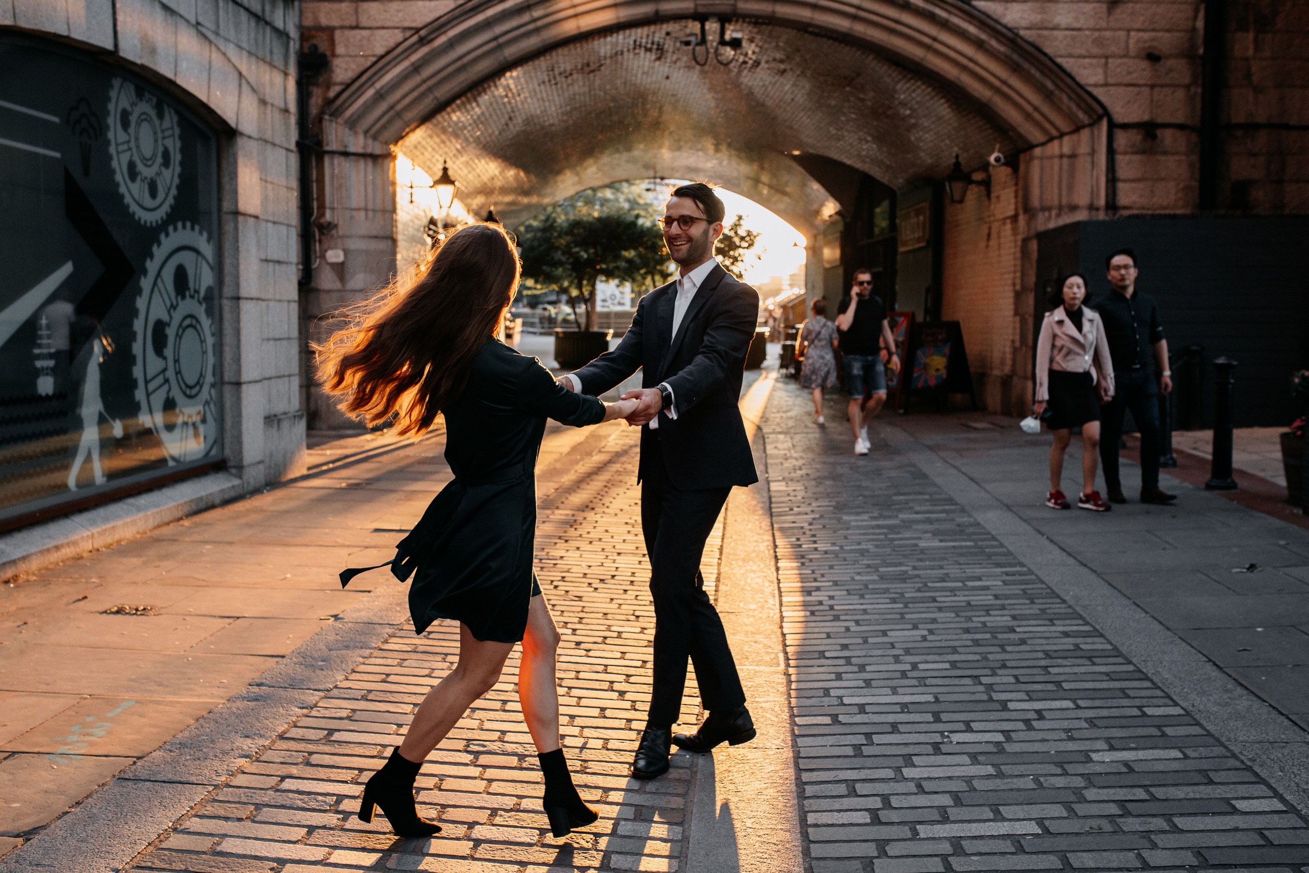 Sunset Engagement Photoshoot at Tower Bridge. LondonPhotoStory — Vacation Photographer in London