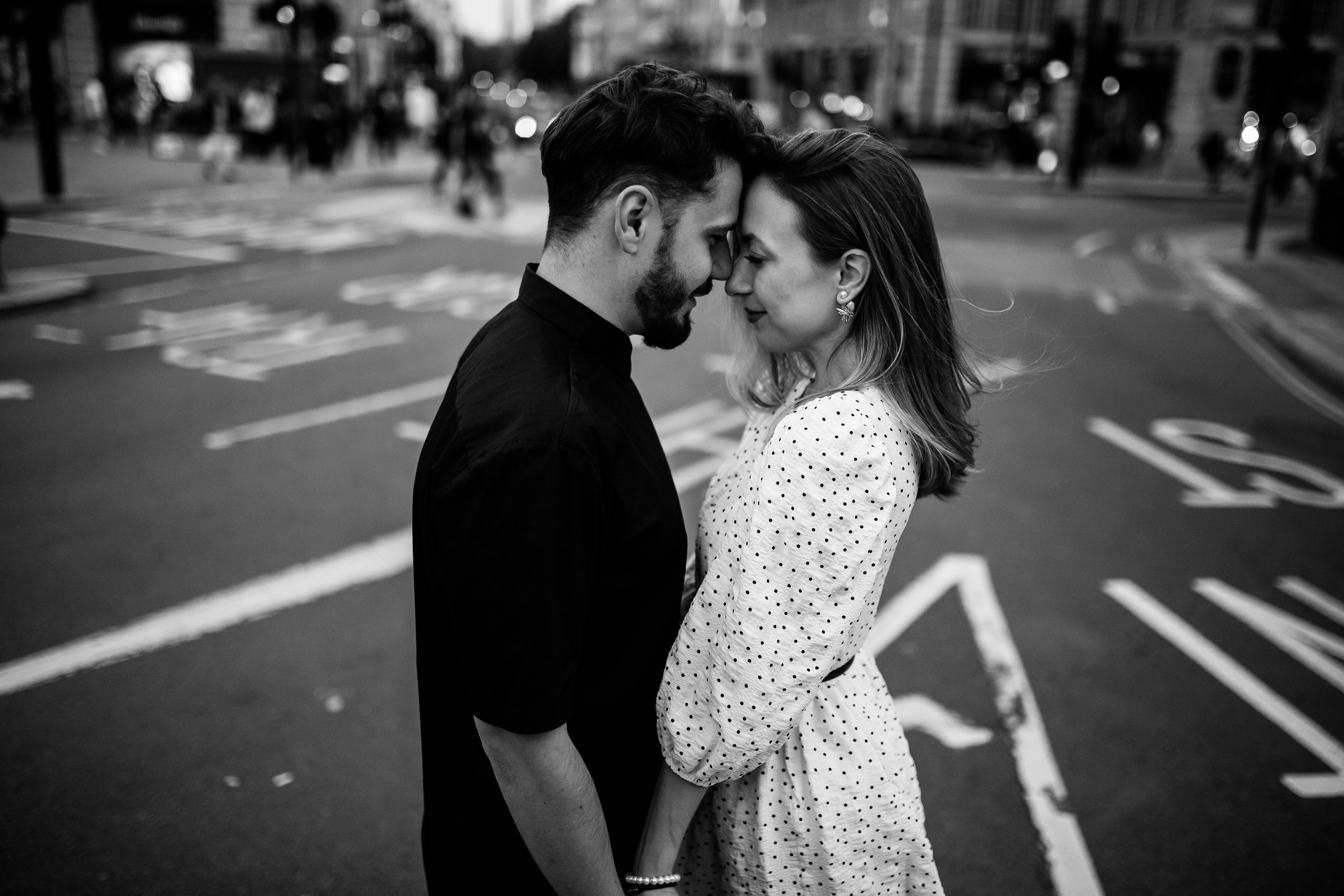 Love Story photoshoot at Picadilly — London. LondonPhotoStory — Vacation Photographer in London