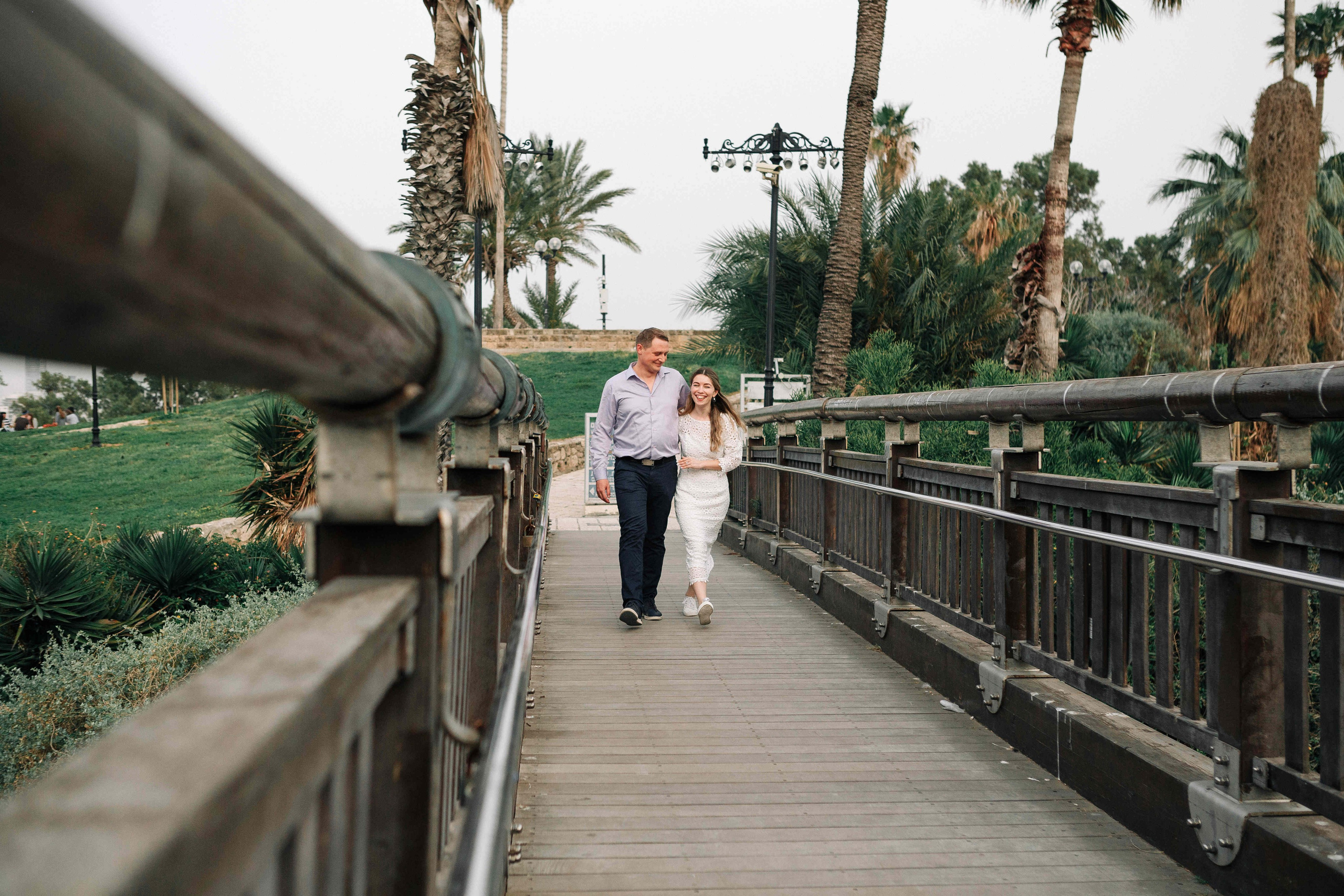 LOVERS IN JAFFO. PHOTOGRAPHER IN ISRAEL