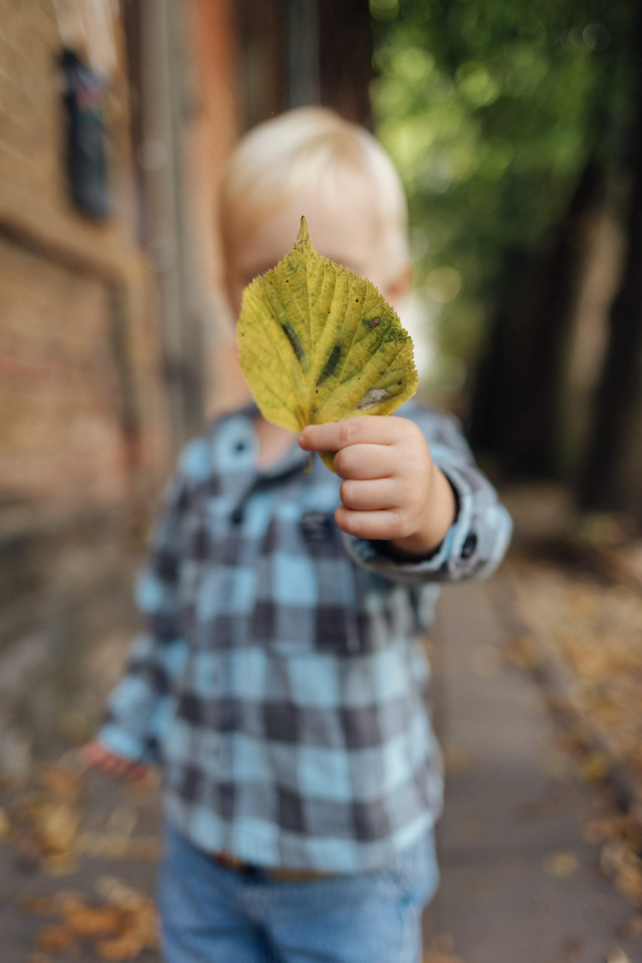 Along the streets of Vilnius in lifestyle style. Family photographer in Vilnuis Svetlana Naumova