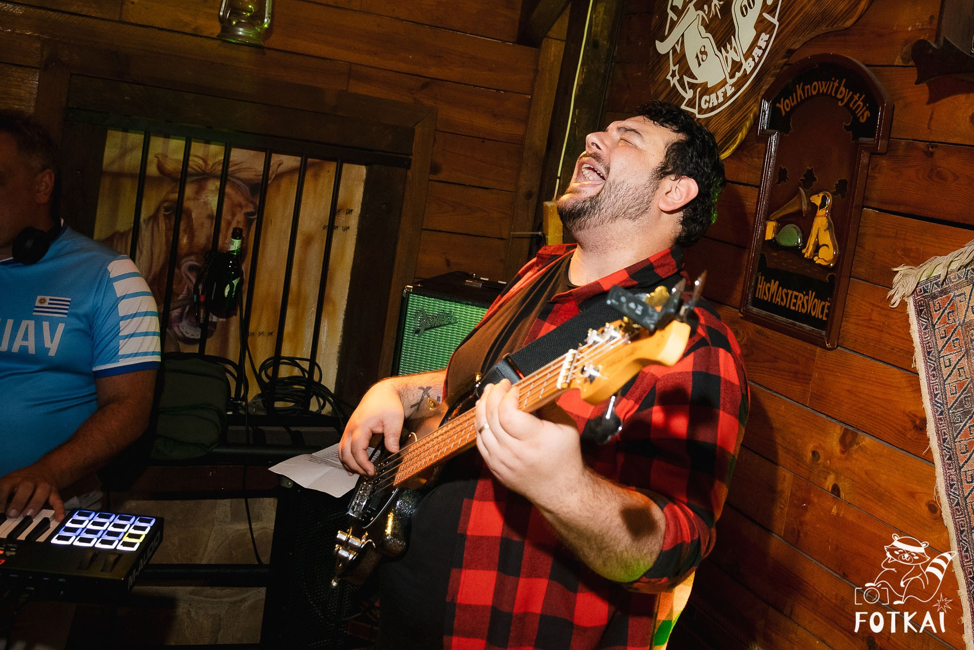 Los Ekilibristas de la Cuerda Floja — Фото с концерта в Торревьехе, 2026 | FOTKAI