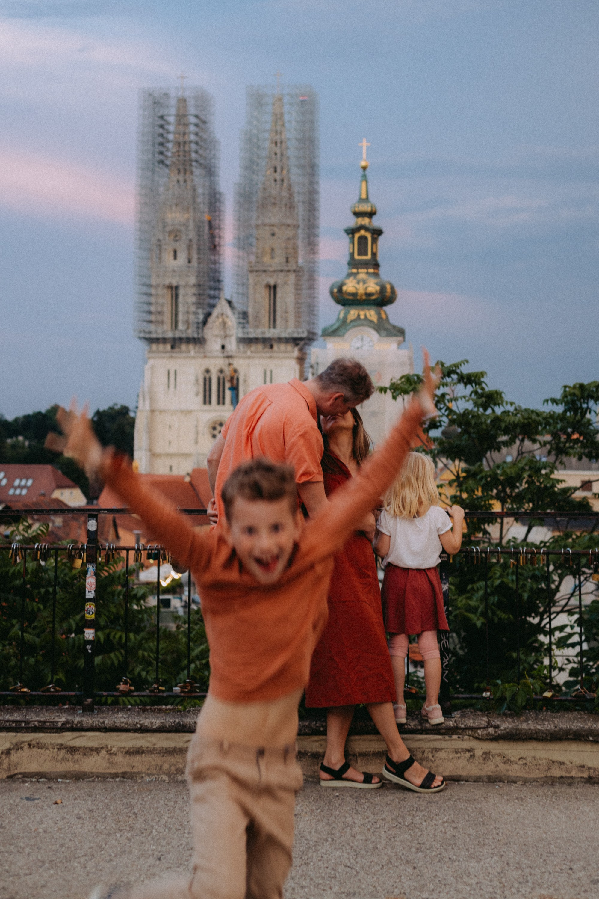 Family in the city. Elena Gorobets. Photographer in Zagreb