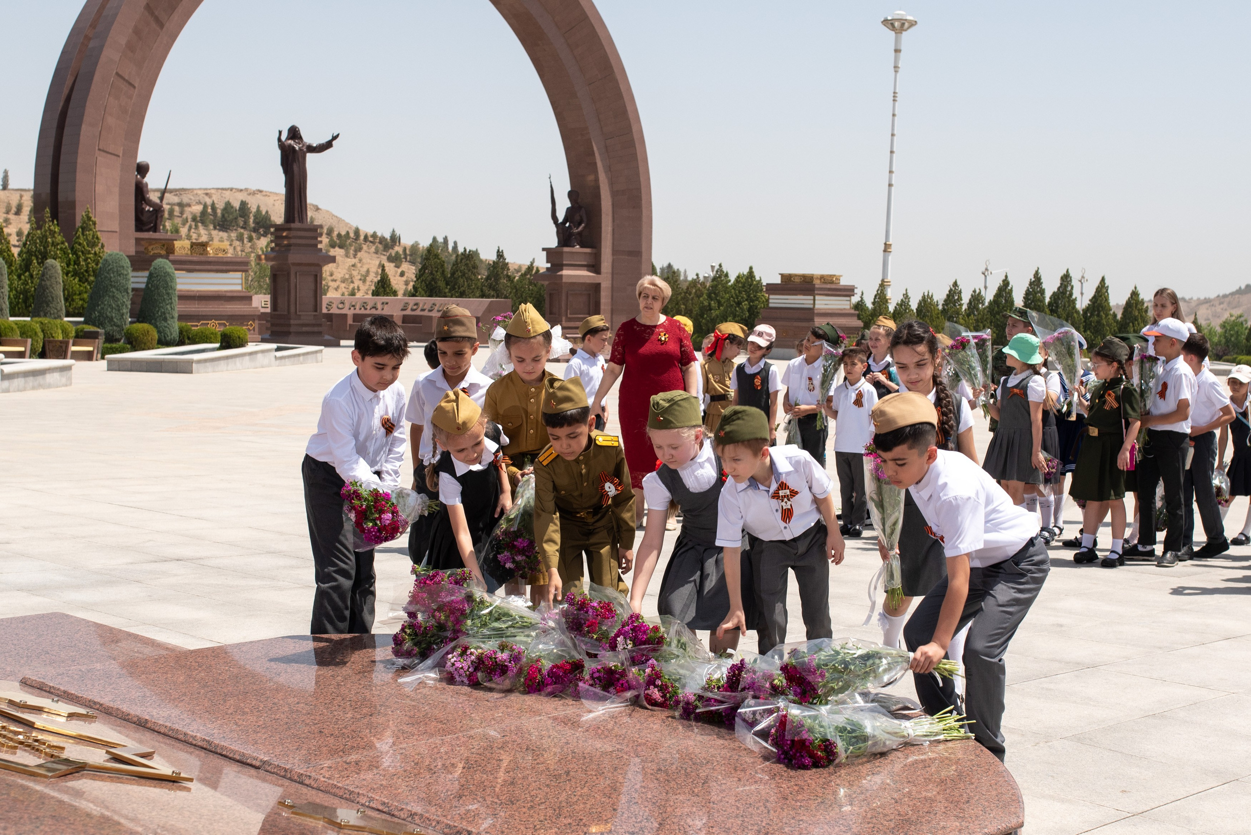 Вечный огонь 2"А» класс. Ваш фотограф в Ашхабаде Гамлет Осипов