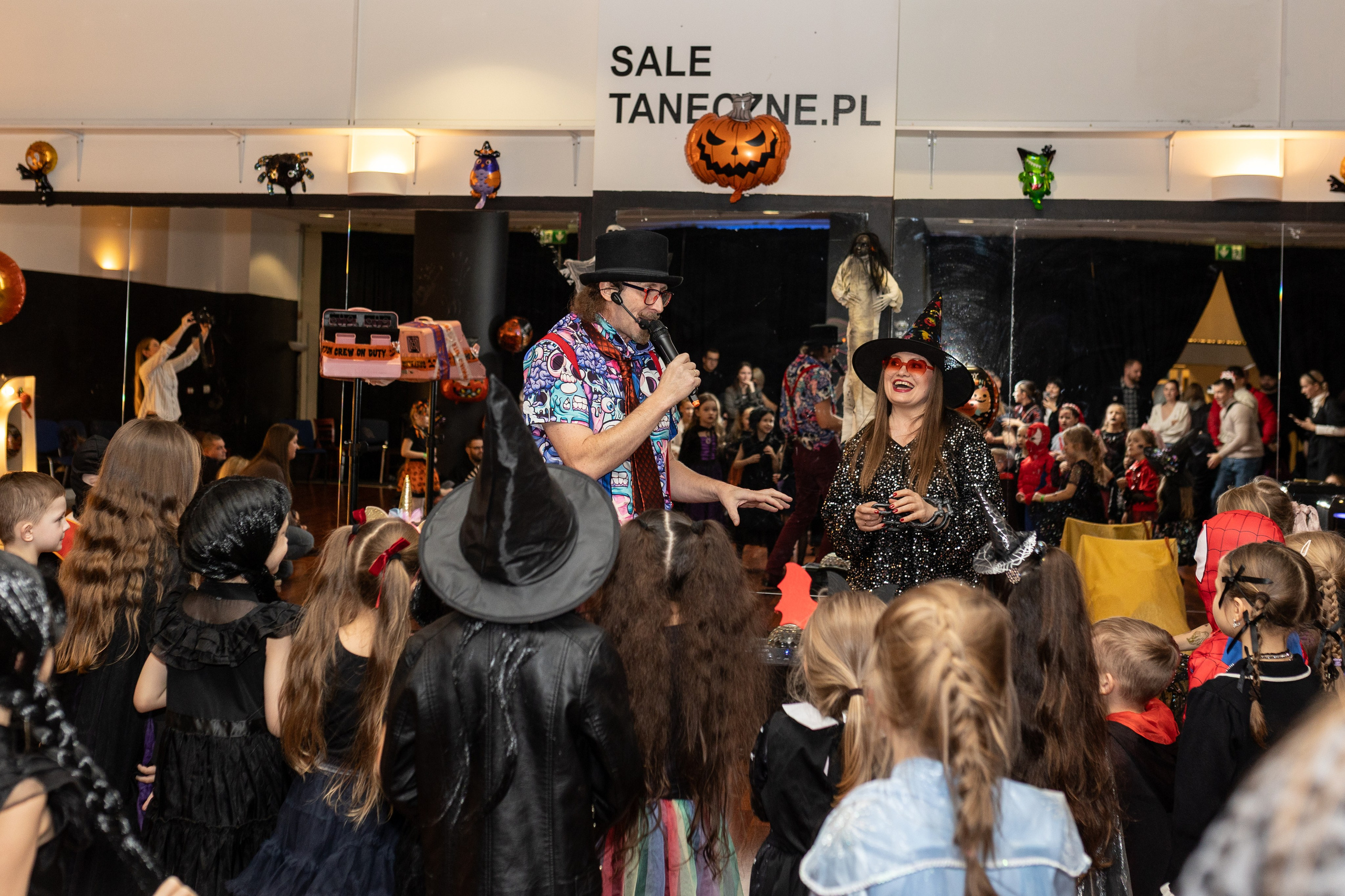 Leo dance studio Helloween 2025. Семейный и детский фотограф в Варшаве Мила Бобровская