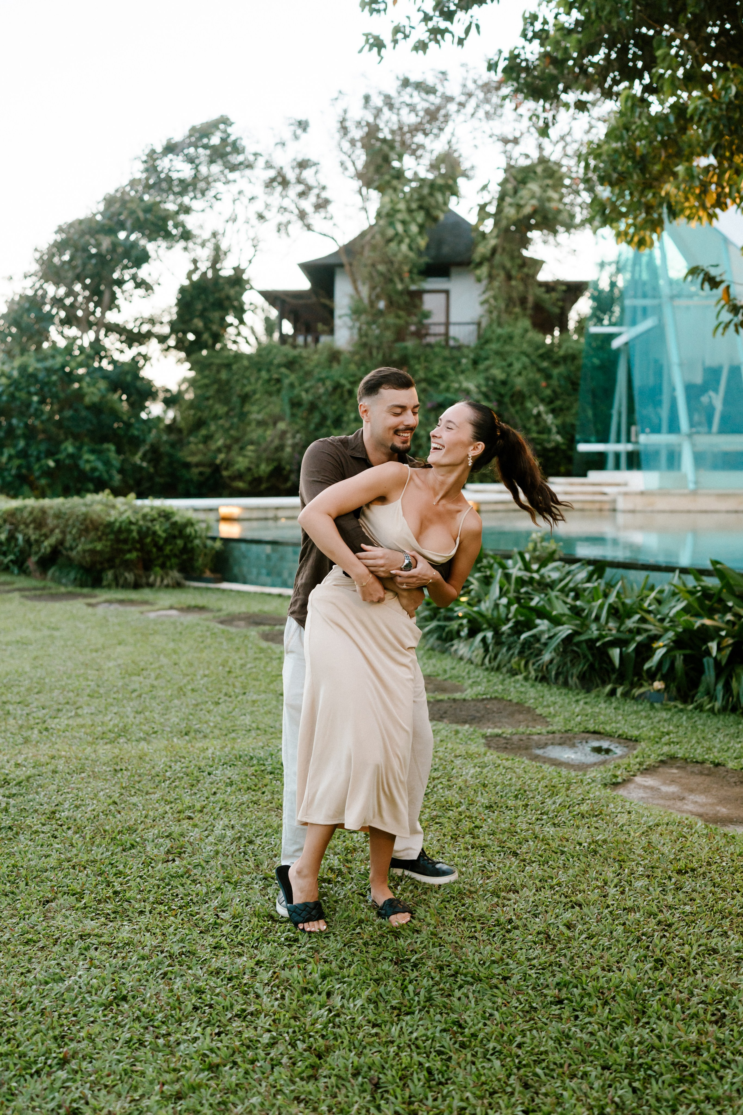 Nicolaos & Ivanna. Female Photographer in Bali