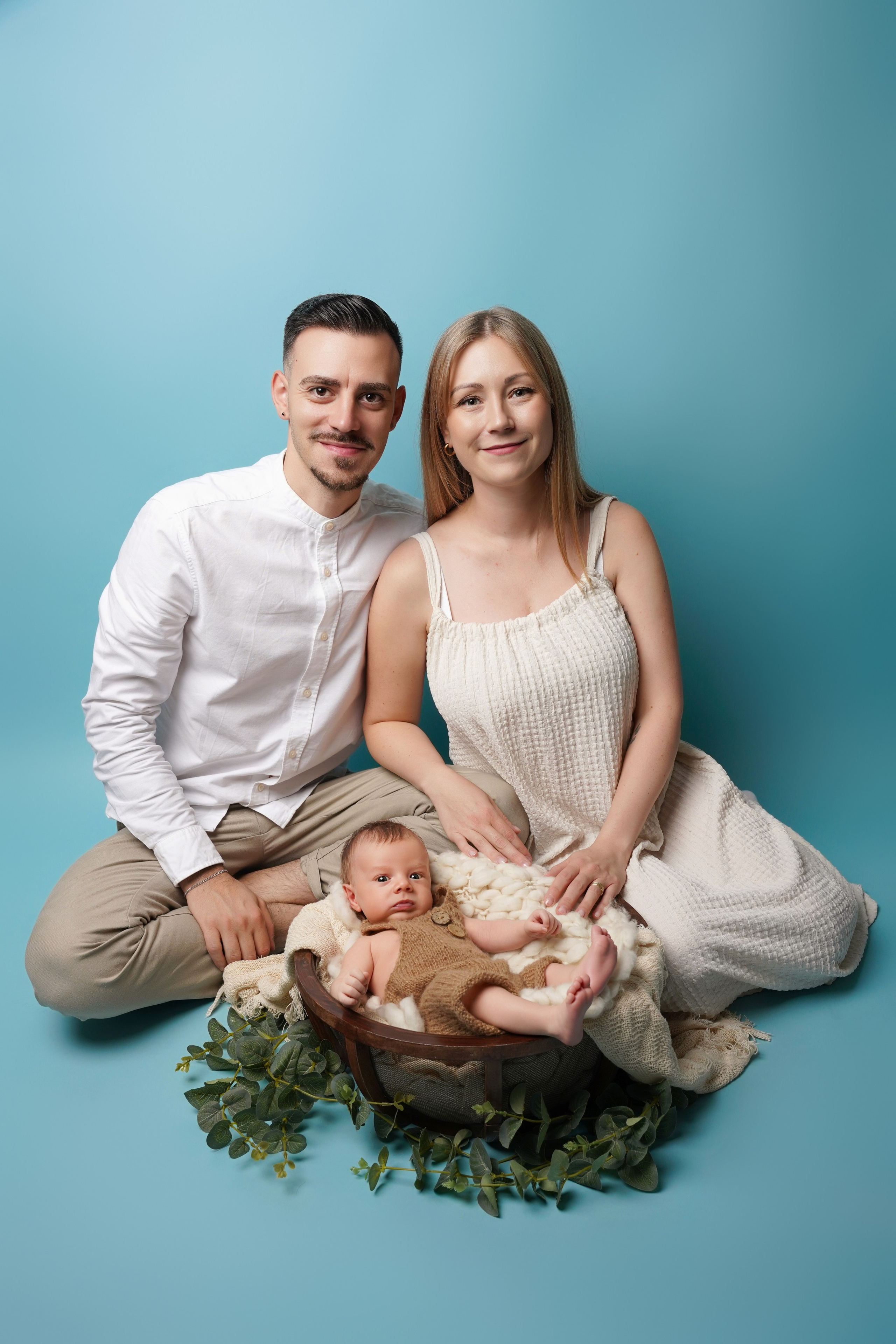 Leano & Familie. Neugeborenenfotografin und Retoucher in Augsburg Nastassia Schneider