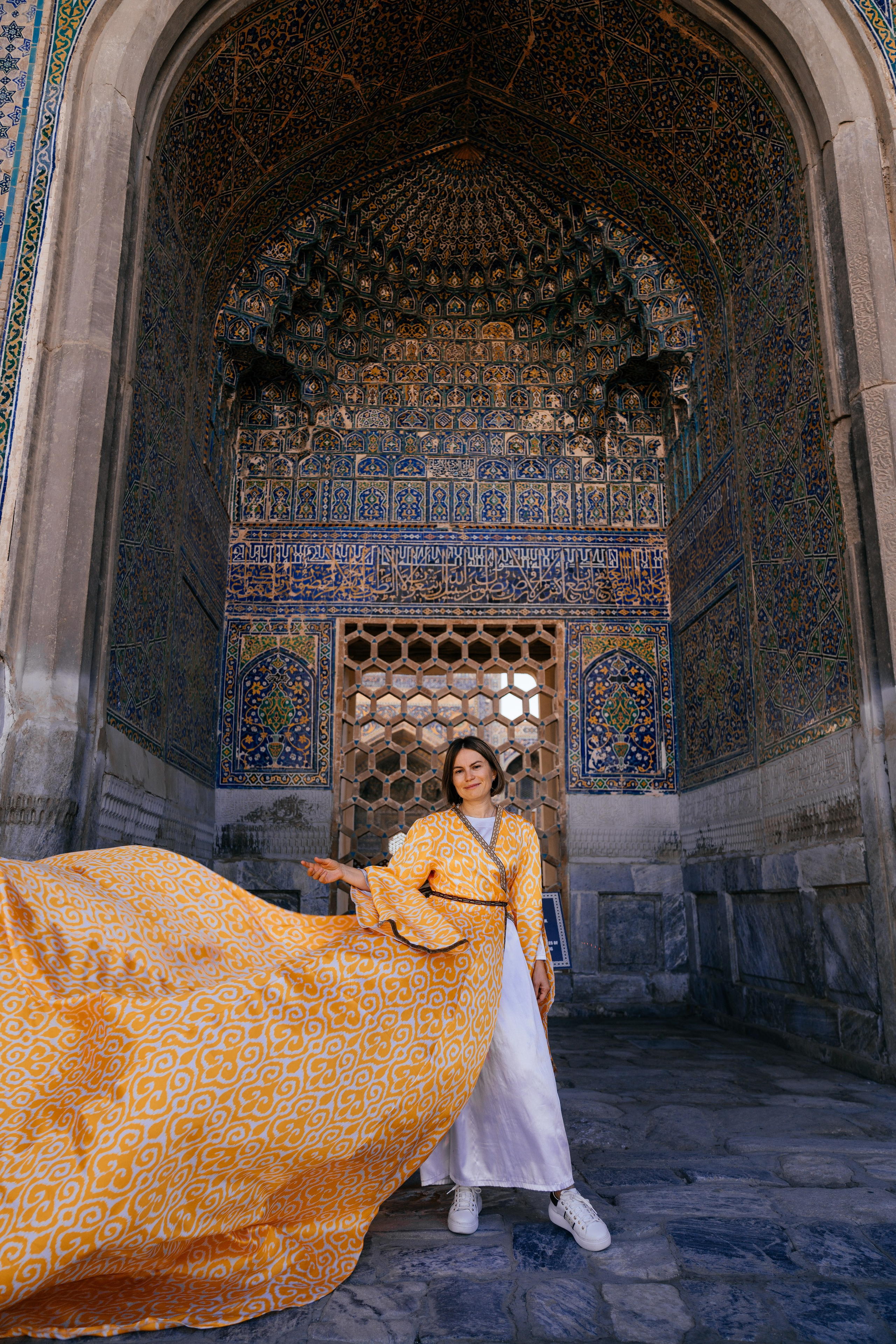 Этнические платья для фотографий в Бухаре. Фотограф в Узбекистане и Самарканде Джасур Марупов