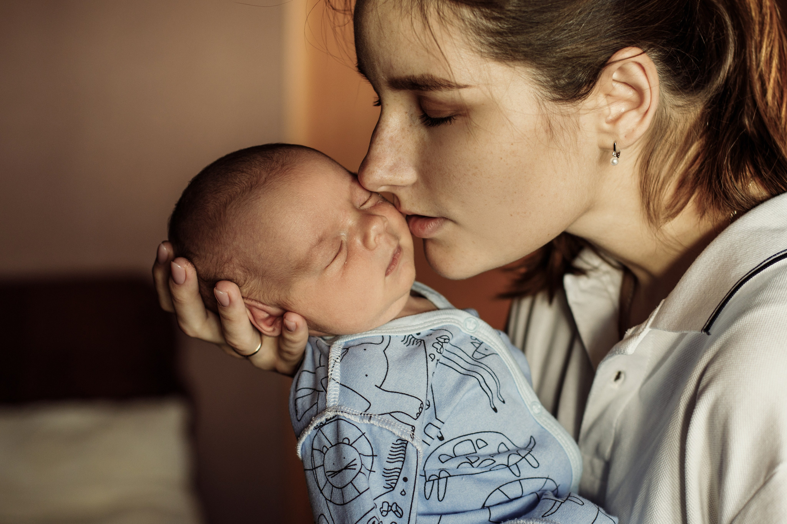 Home Newborn Photography – Candid & Intimate Moments. Alisa Tant — Family and newborn photographer Bucks County, Montgomery county, Philadelphia, NJ