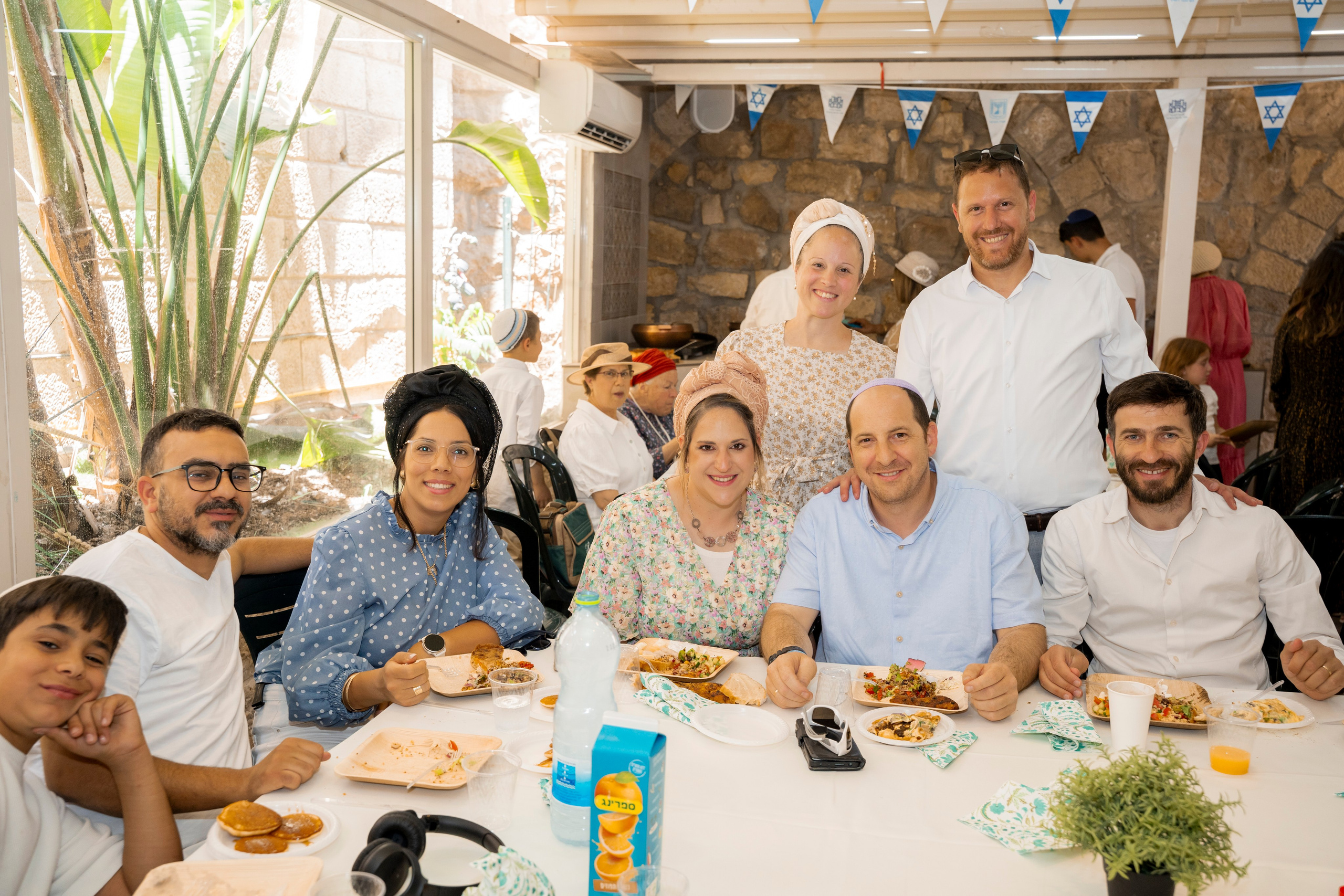 הנחת התפילין רפאל לוי. יוסף מזרחי צילום חתונה, ברית וזוגיות. צלם מקצועי שאוהב להוציא אתכם הכי יפים ברגעים הכי מרגשים