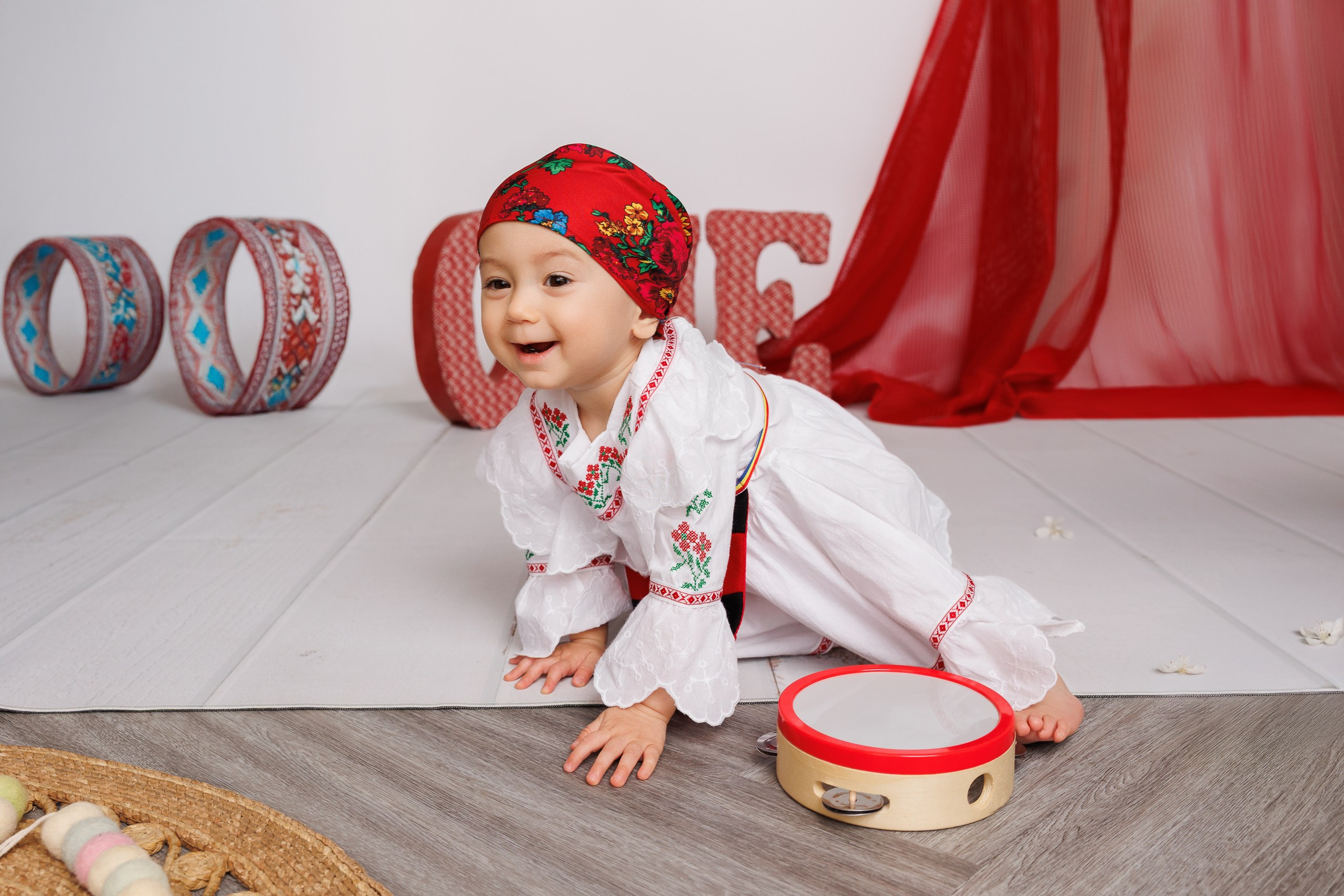 First birthday photography in Montreal with Romanian cultural details