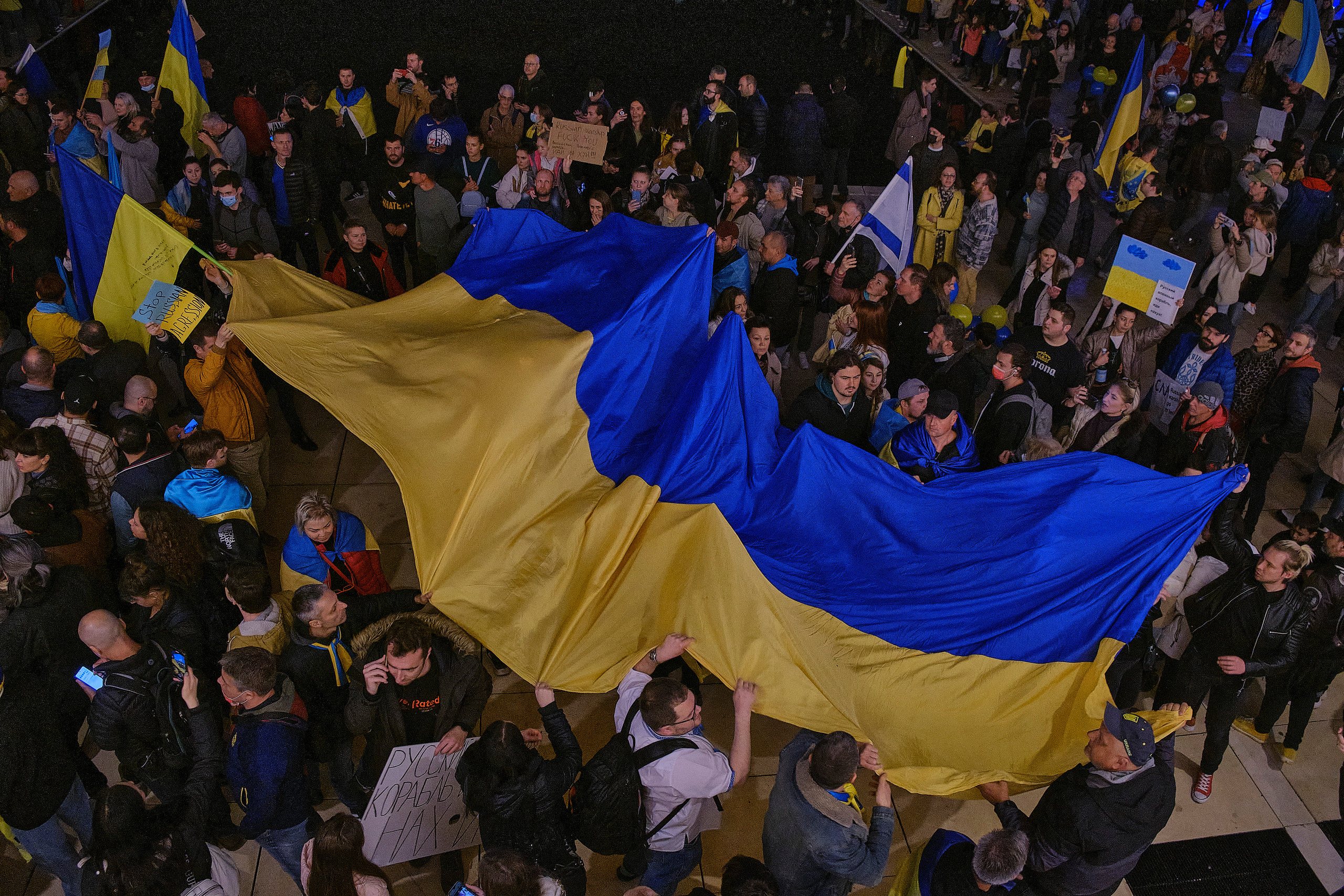Special Report. Tel Aviv. Protest Against War. Middle East Photo Agency — Свадьбы, Бар и Бат-мицва, Брит, Театр, Магниты, Портреты