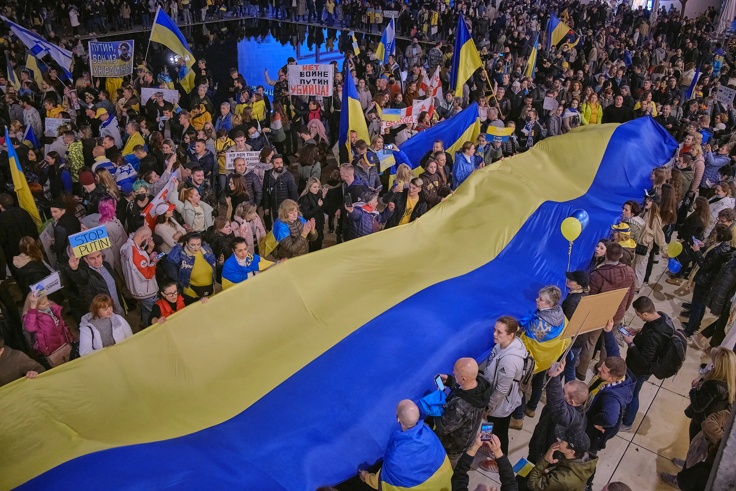 Special Report. Tel Aviv. Protest Against War. Middle East Photo Agency — Свадьбы, Бар и Бат-мицва, Брит, Театр, Магниты, Портреты