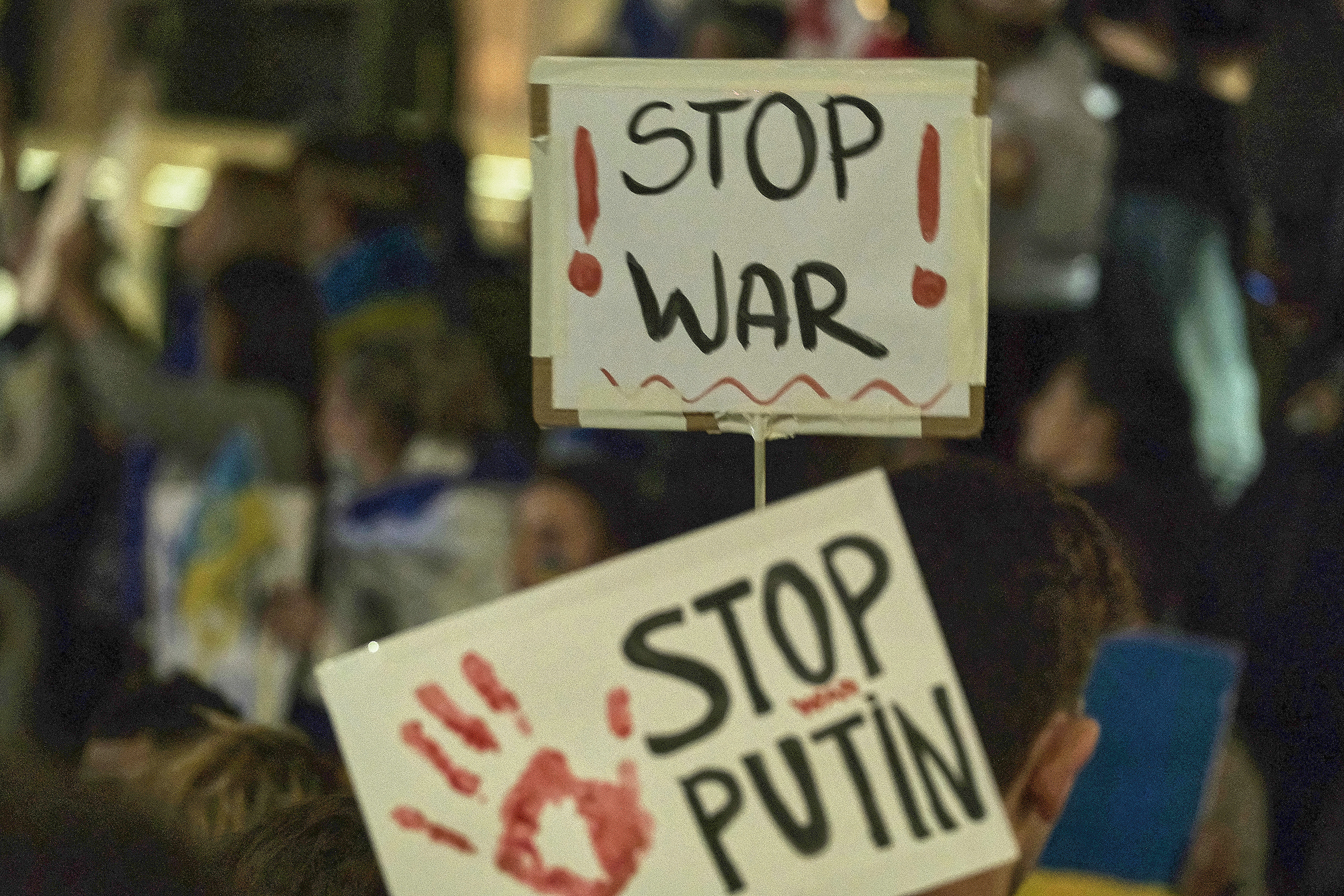 Special Report. Tel Aviv. Protest Against War. Middle East Photo Agency — Свадьбы, Бар и Бат-мицва, Брит, Театр, Магниты, Портреты