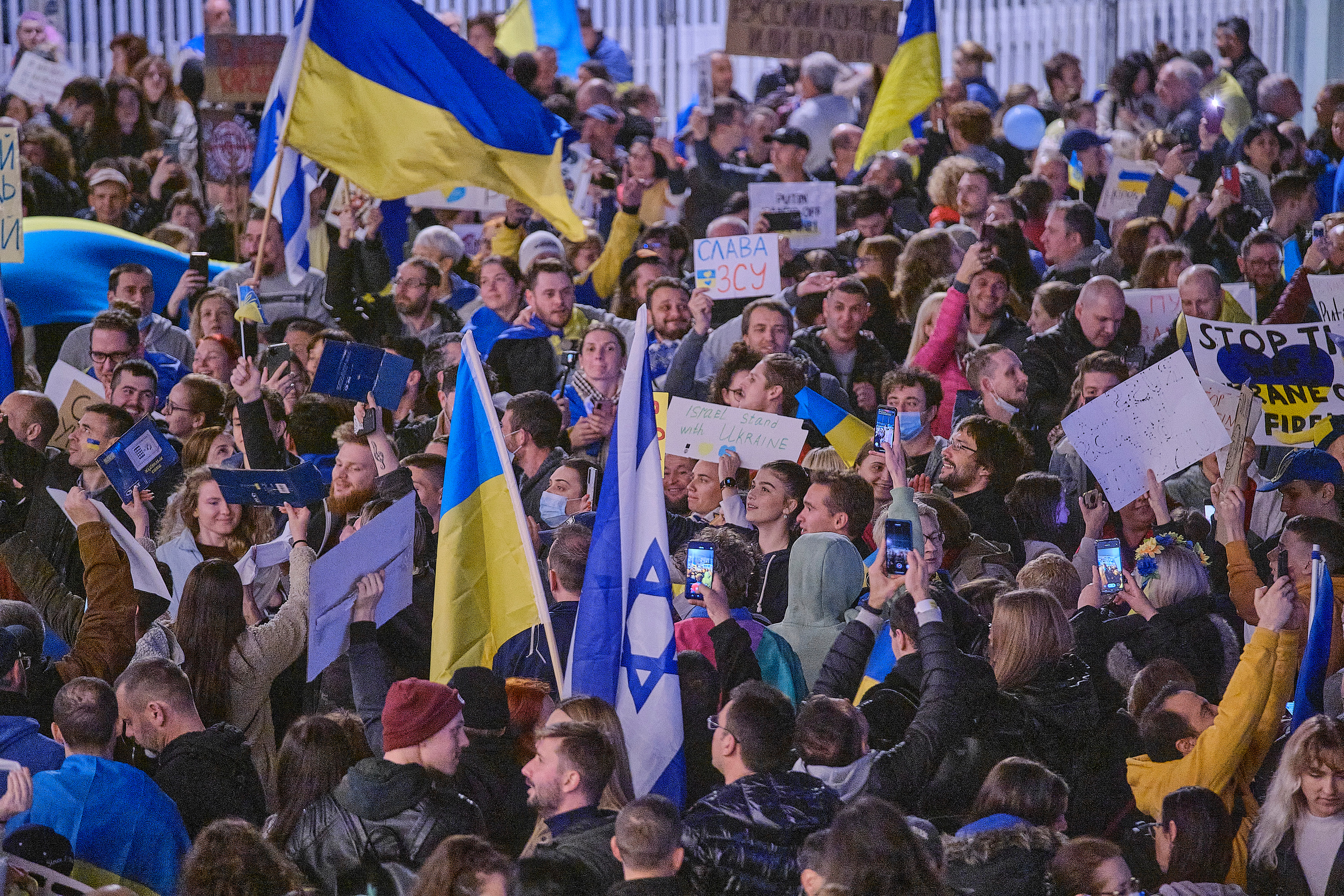 Special Report. Tel Aviv. Protest Against War. Middle East Photo Agency — Свадьбы, Бар и Бат-мицва, Брит, Театр, Магниты, Портреты