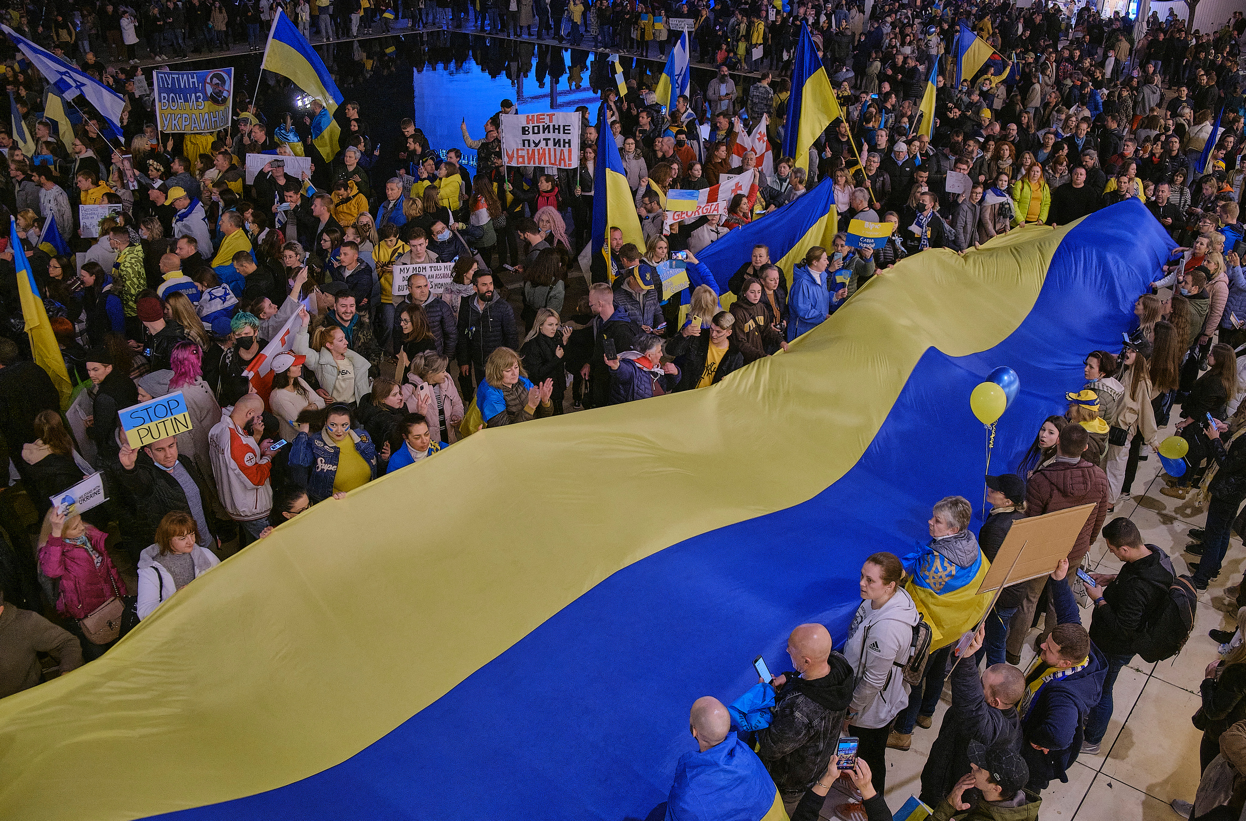 Special Report. Tel Aviv. Protest Against War. Middle East Photo Agency — Свадьбы, Бар и Бат-мицва, Брит, Театр, Магниты, Портреты