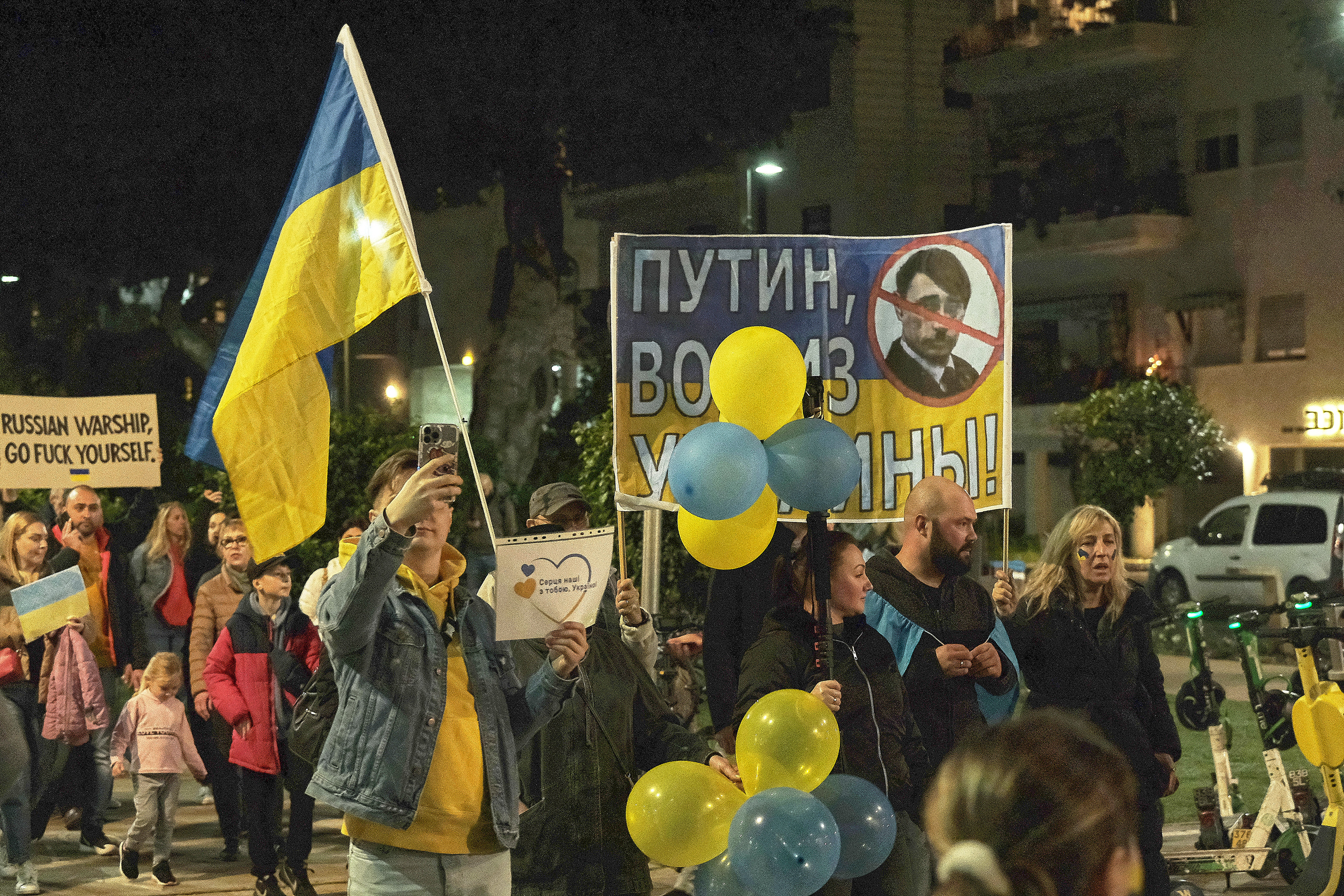 Special Report. Tel Aviv. Protest Against War. Middle East Photo Agency — Свадьбы, Бар и Бат-мицва, Брит, Театр, Магниты, Портреты