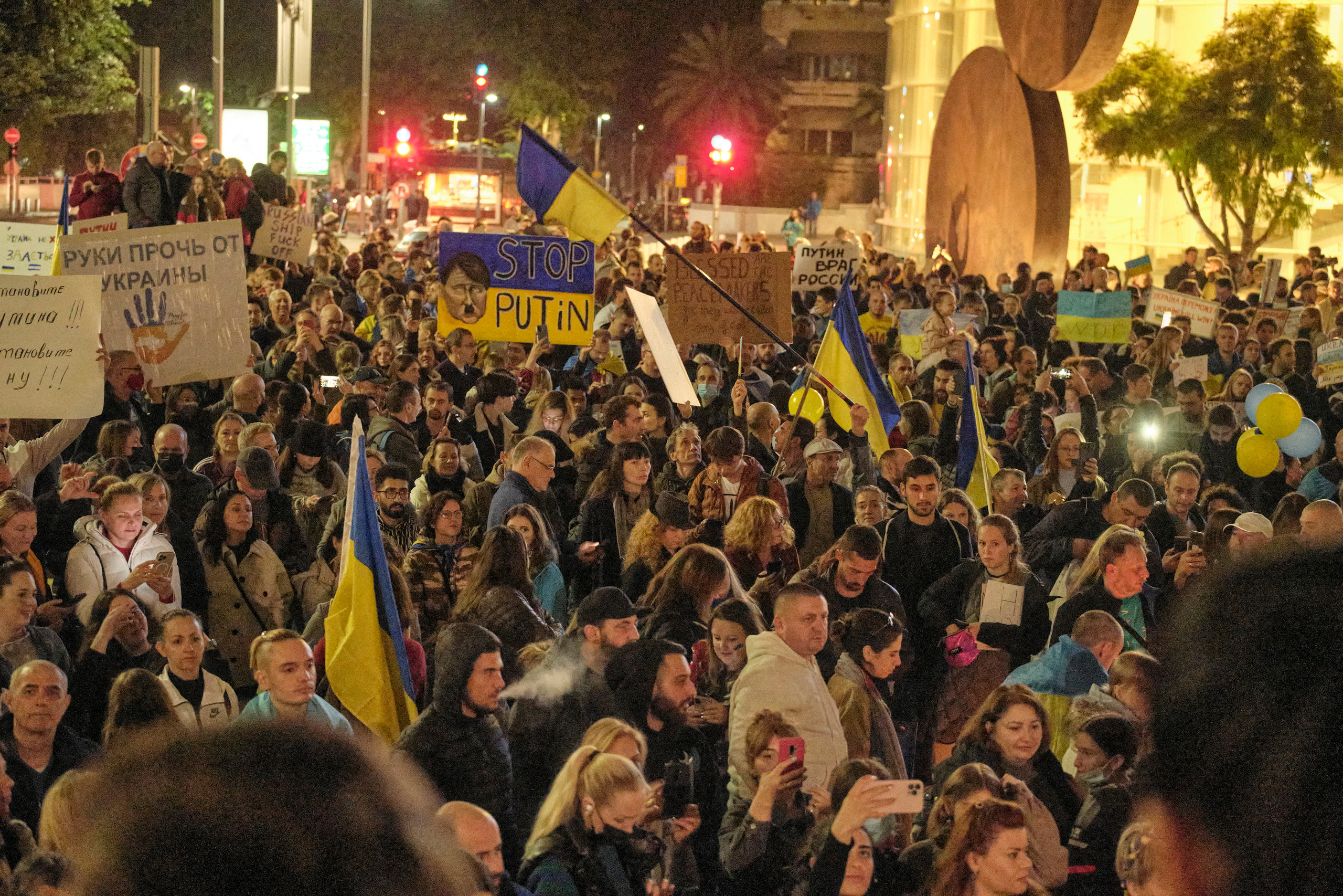 Special Report. Tel Aviv. Protest Against War. Middle East Photo Agency — Свадьбы, Бар и Бат-мицва, Брит, Театр, Магниты, Портреты