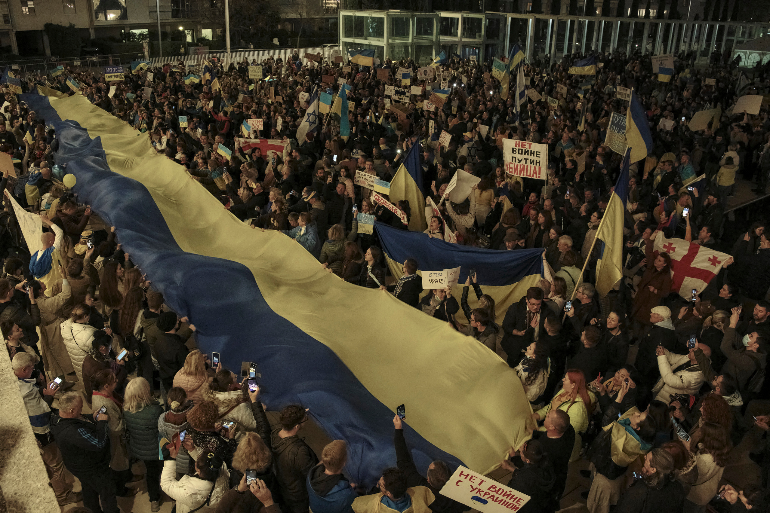 Special Report. Tel Aviv. Protest Against War. Middle East Photo Agency — Свадьбы, Бар и Бат-мицва, Брит, Театр, Магниты, Портреты