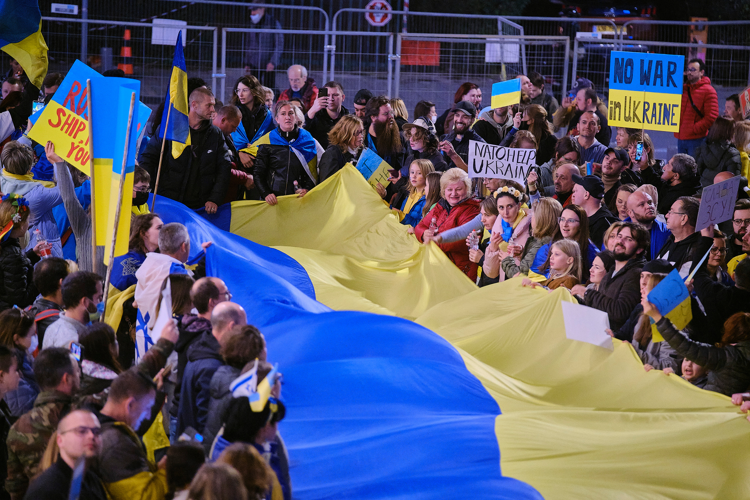 Special Report. Tel Aviv. Protest Against War. Middle East Photo Agency — Свадьбы, Бар и Бат-мицва, Брит, Театр, Магниты, Портреты