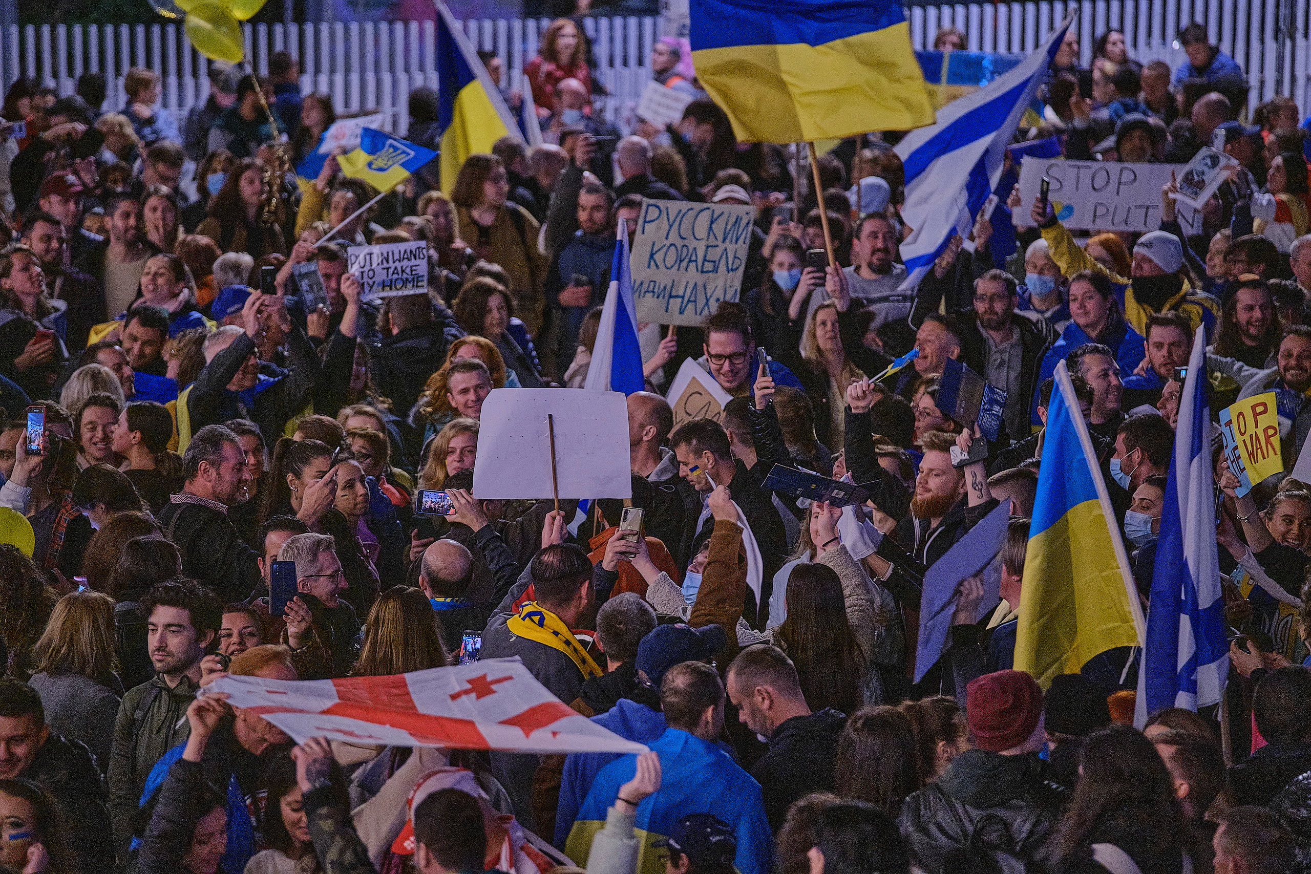 Special Report. Tel Aviv. Protest Against War. Middle East Photo Agency — Свадьбы, Бар и Бат-мицва, Брит, Театр, Магниты, Портреты