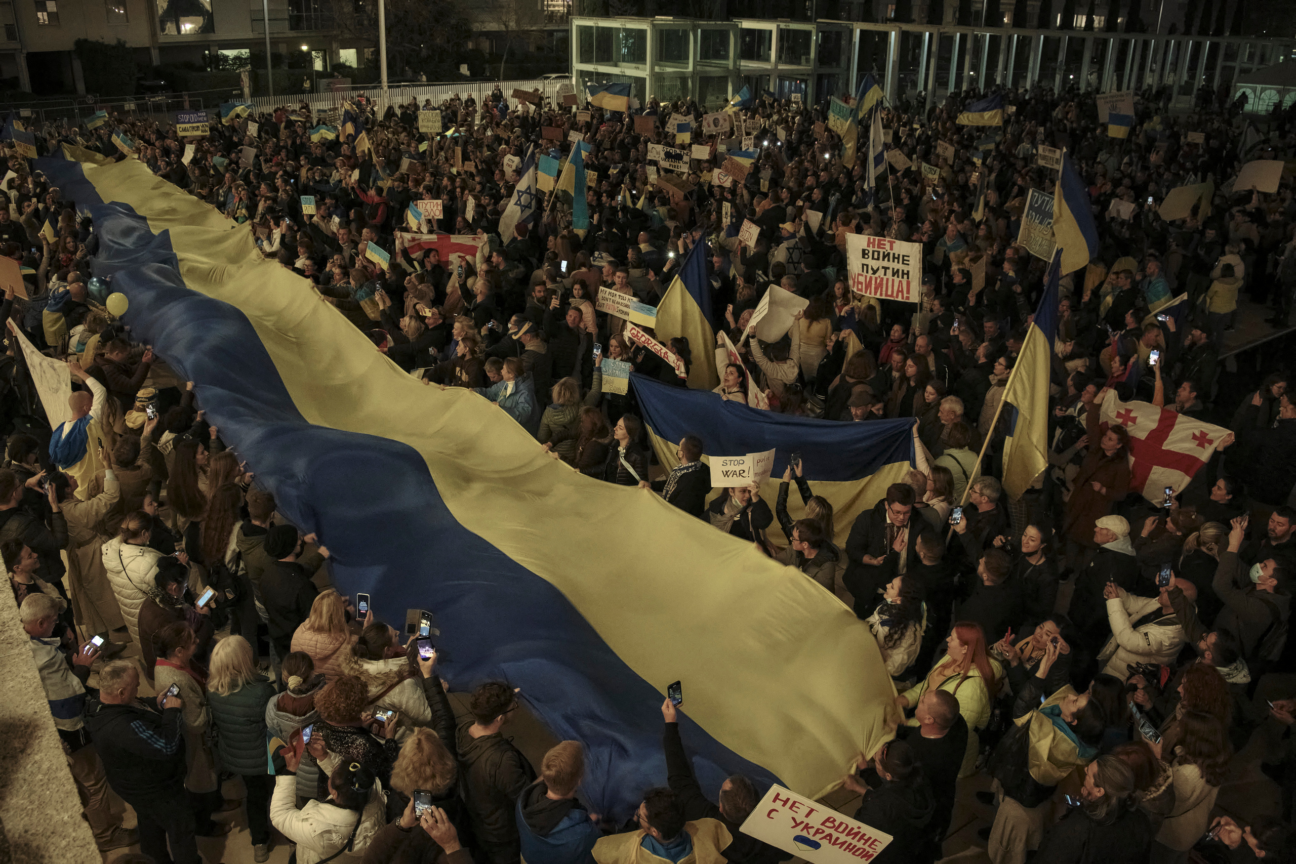 Special Report. Tel Aviv. Protest Against War. Middle East Photo Agency — Свадьбы, Бар и Бат-мицва, Брит, Театр, Магниты, Портреты