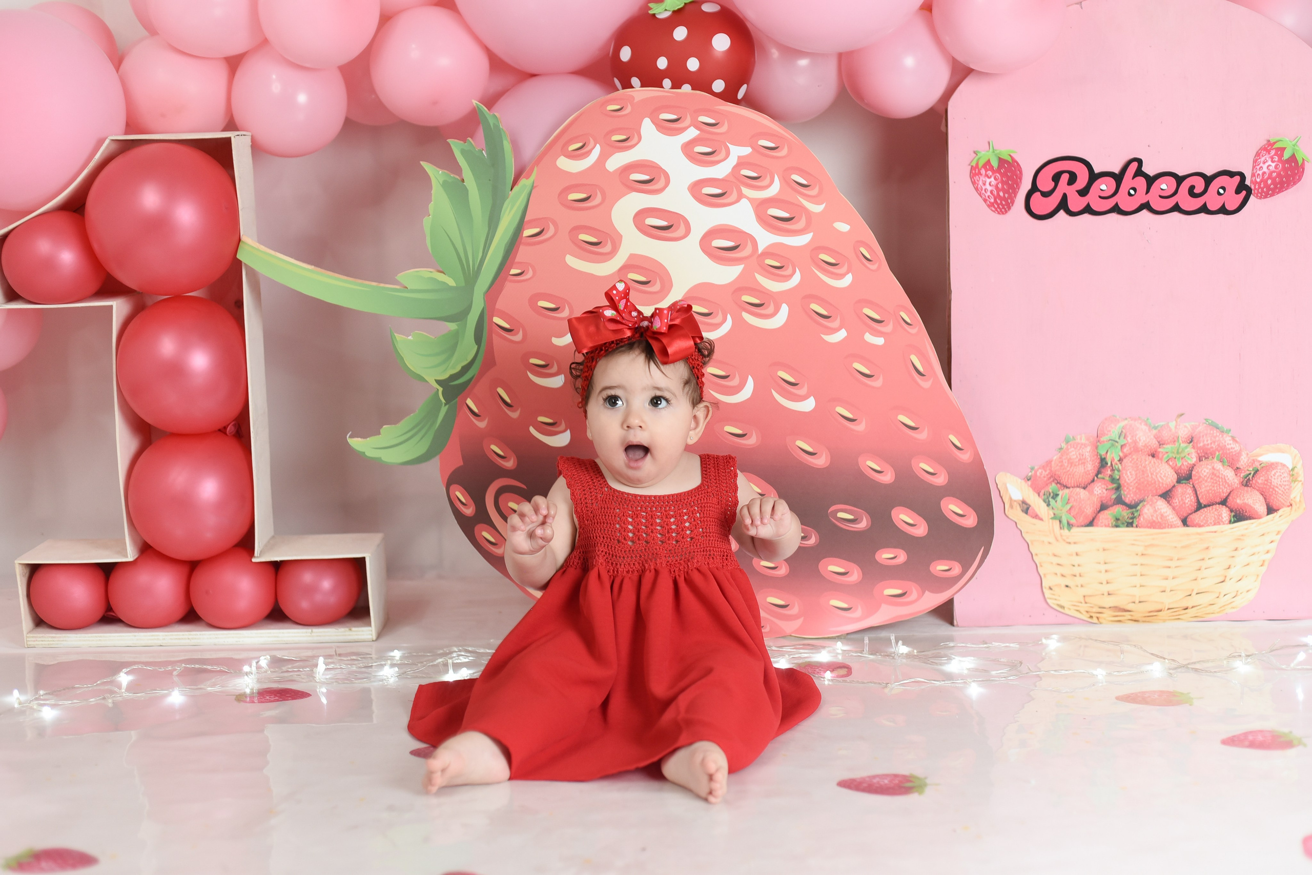 Sesión 1er año de Rebeca. Temática: Frutillita + Mini Sesión Navideña. Fotografo de casamiento en misiones y fotógrafo de familia  Posadas