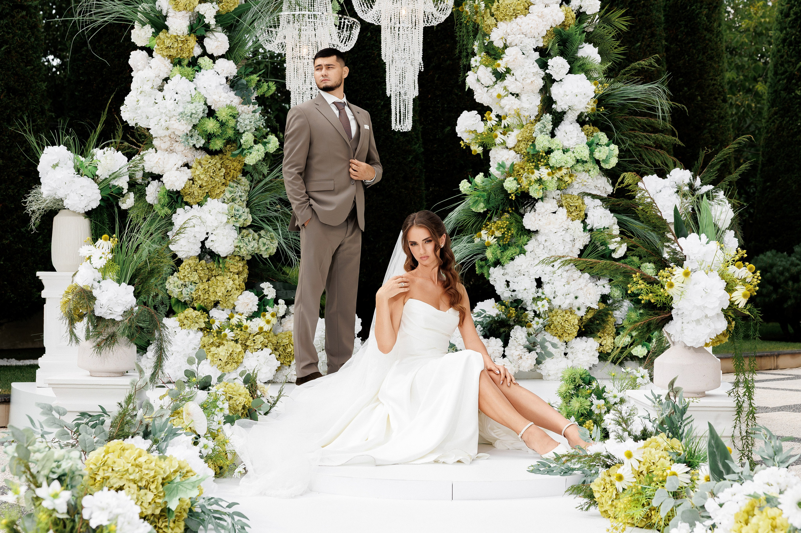 Eugen & Livia — Grand Elysee — Wedding Day. Servicii Foto și Video 067188353