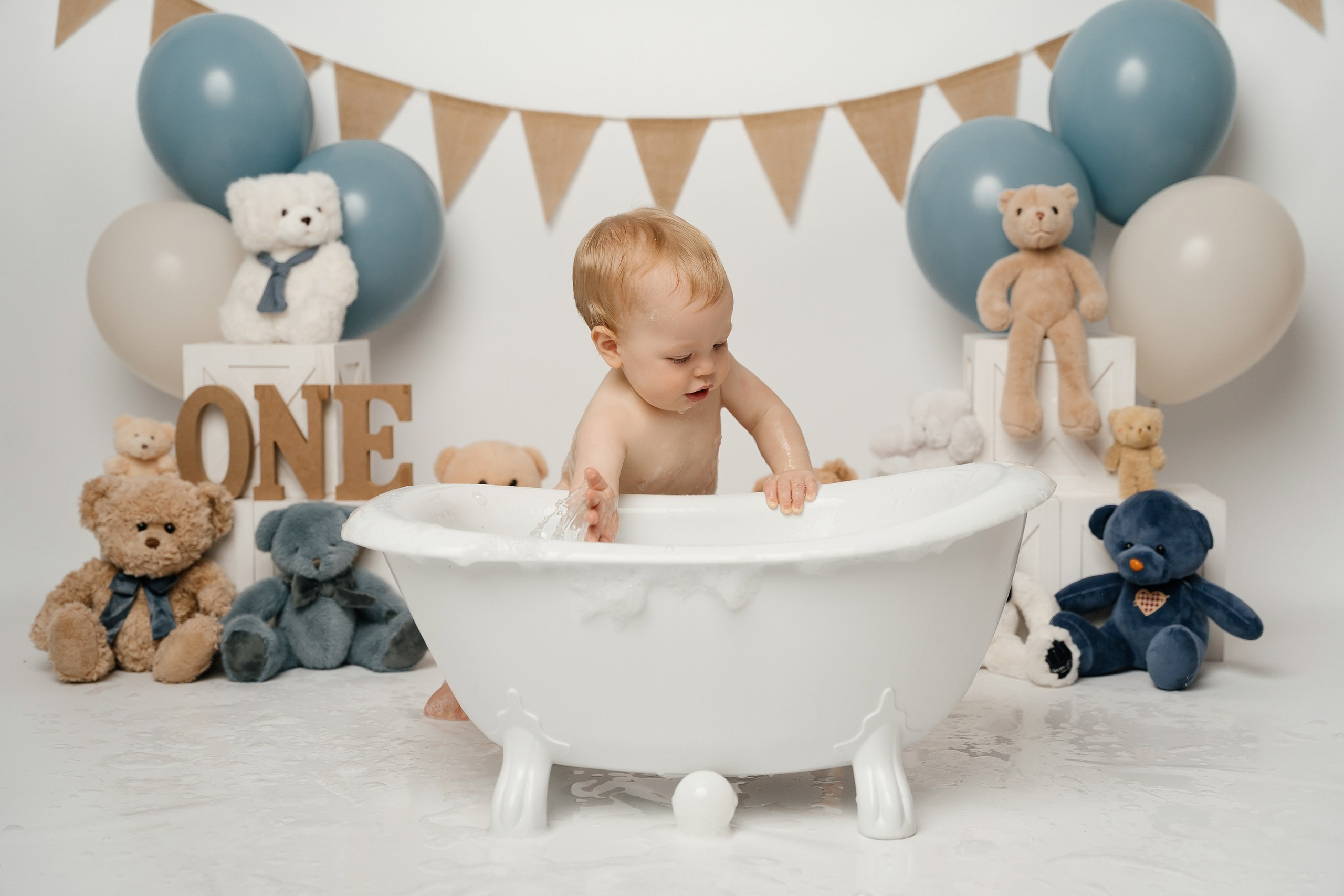 First birthday cake smash session. Newborn and family photographer. Hills District. Sydney