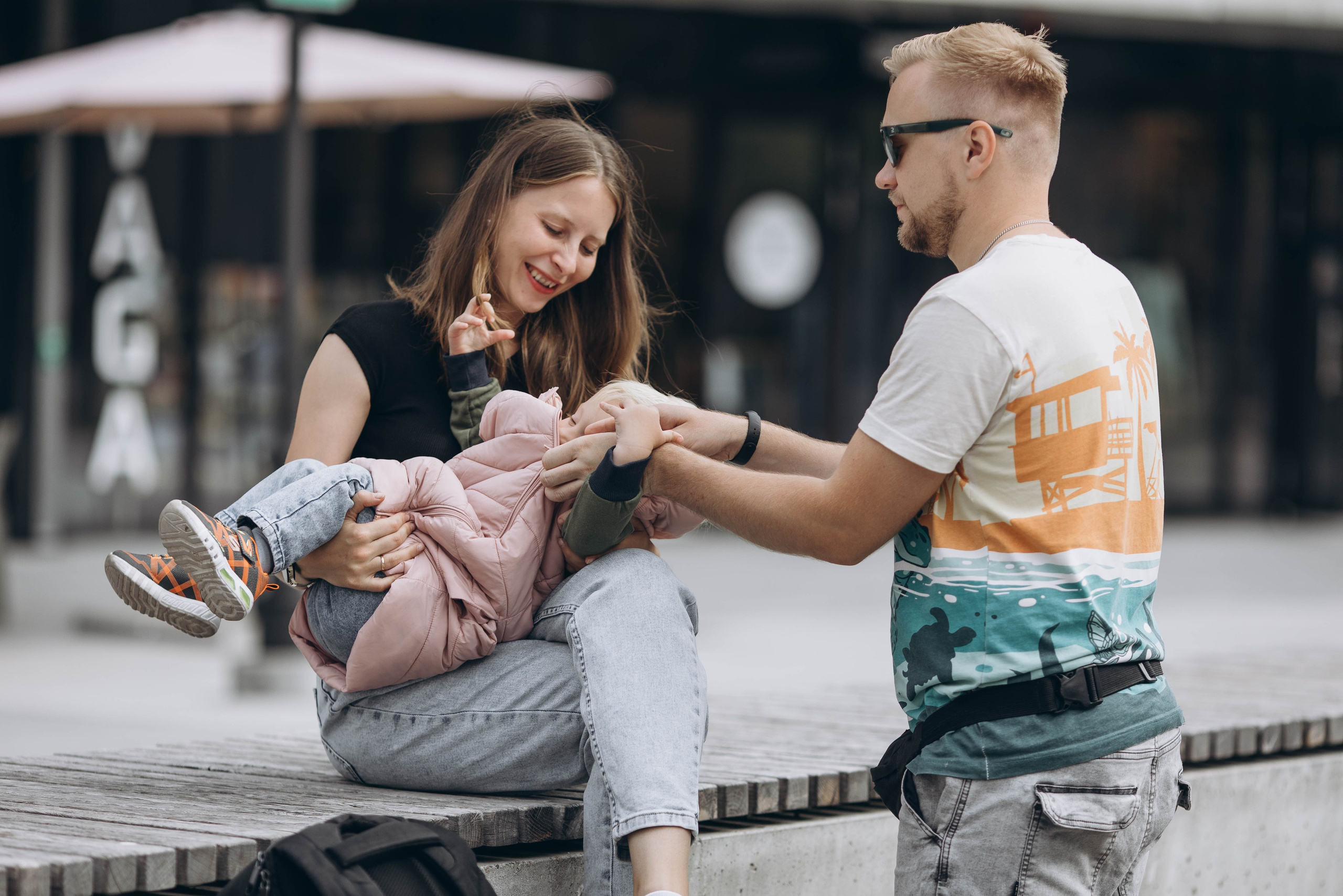 Along the streets of Vilnius in lifestyle style. Family photographer in Vilnuis Svetlana Naumova
