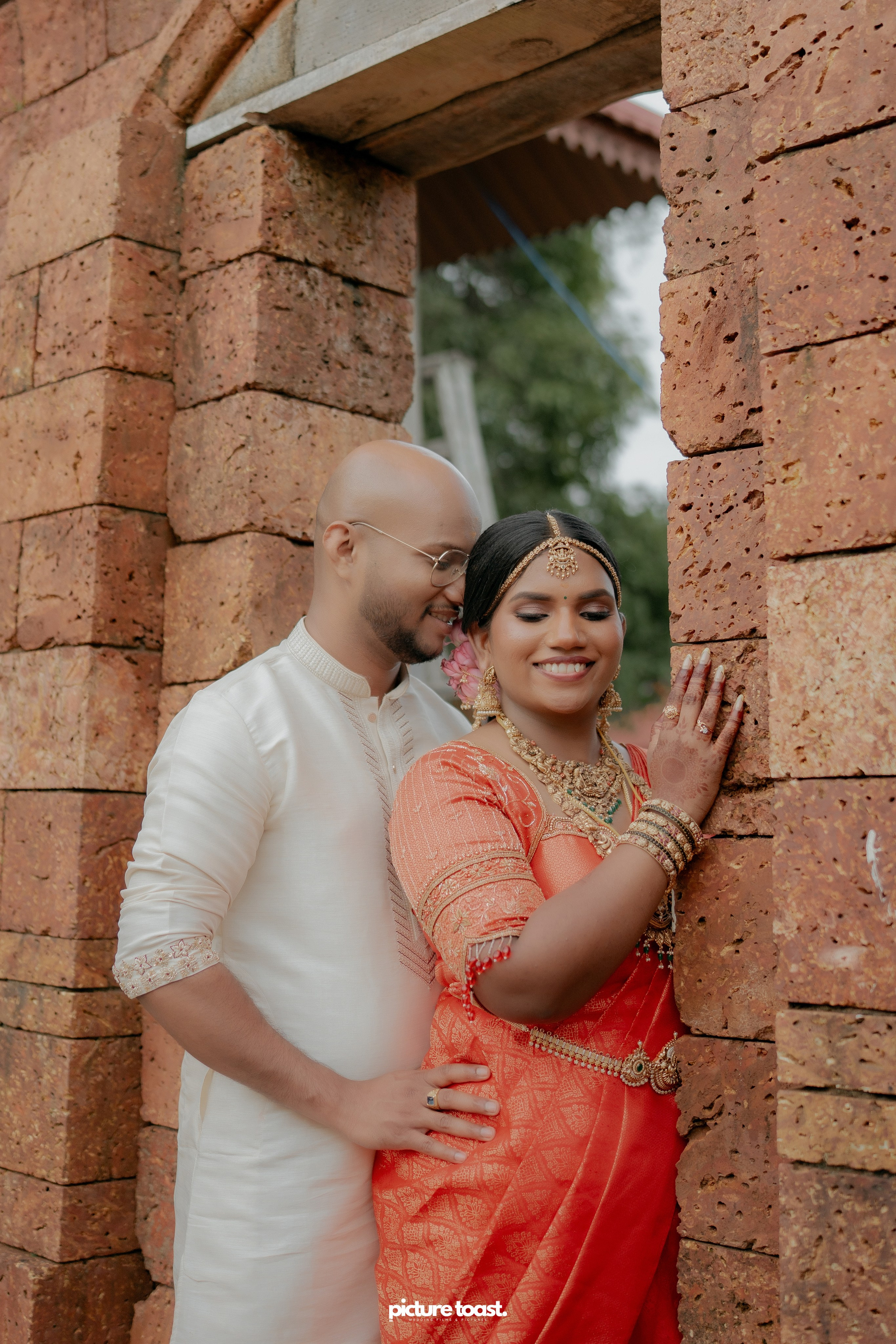 Traditional Kerala Hindu Wedding Ft. Anusree & Vishnu. Fine art Wedding Photographers in India & Canada