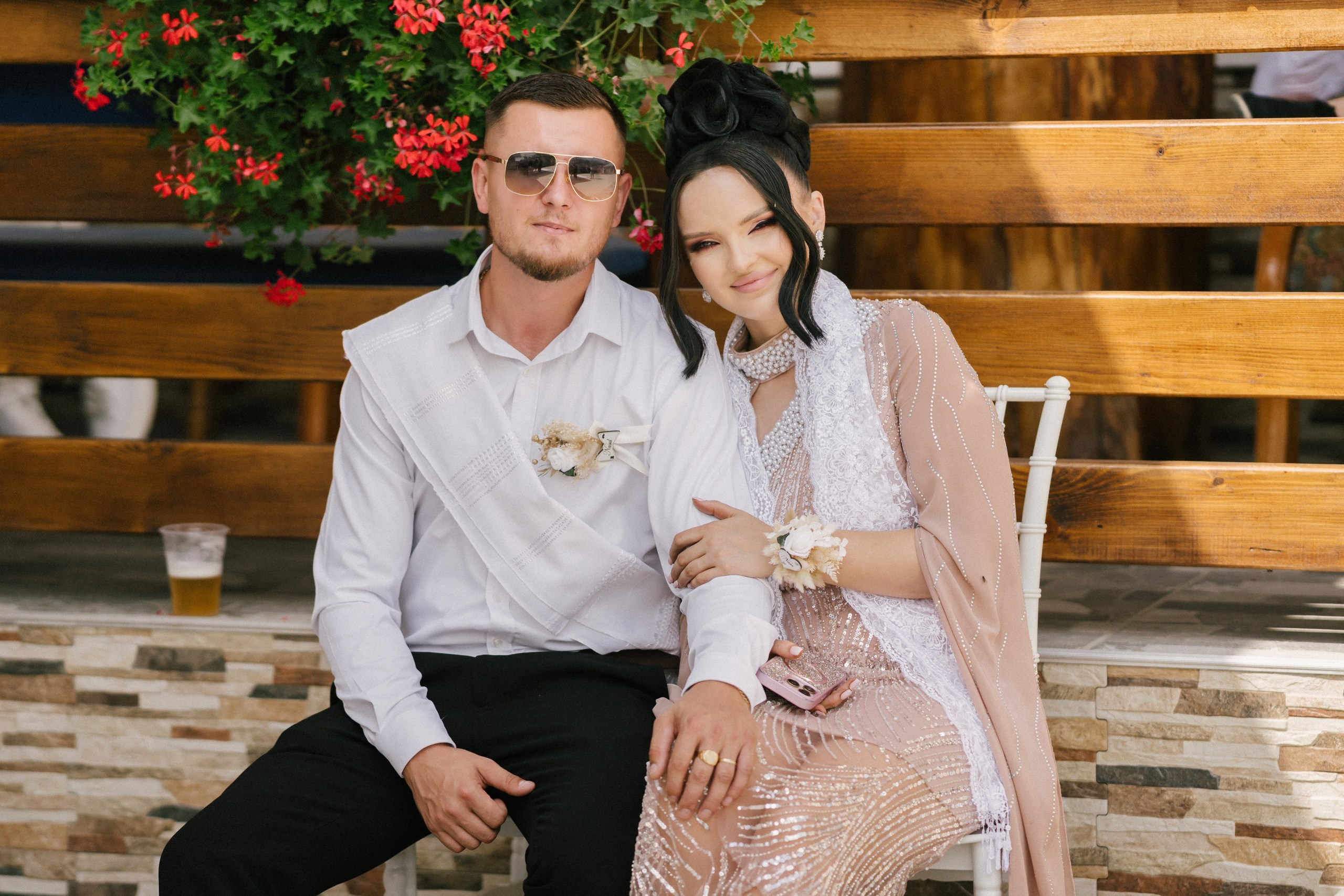 1. Mireasa Adriana în timpul pregătirilor de nuntă în Tudora Botoșani2. Costumul mirelui Ionuț fotografiat artistic în ziua nunții3. Prietenii mirelui la tradițiile de nuntă în Tudora4. Bărbieritul mirelui în cadrul obiceiurilor tradiționale de nuntă5. Fotografii de familie la biserică în ziua nunții6. Portret de familie cu mirii și copilul lor la nunta din Botoșani7. Primul dans al mirilor la Mariage Dor Baisa Botoșani8. Decor elegant de nuntă la Mariage Dor Baisa9. Emoții și tradiții la nunta din Tudora județul Botoșani10. Fotograf profesionist de nuntă în Botoșani surprinzând momente autentice - otograf-nunta-botosanifotograf-evenimente-botosanifotograf-profesionist-botosanifotograf-nunta-tudoranunta-tudora-botosanisedinta-foto-nunta-botosanipoze-nunta-botosanifotografii-nunta-tudorafotograf-cununie-religioasa-botosanibiserica-sfintii-imparati-constantin-si-elena-tudoramariage-dor-baisa-botosanirestaurant-nunta-botosanidansul-mirilor-mariage-dorpregatiri-mire-botosanipregatiri-mireasa-botosanitraditii-nunta-moldovaobiceiuri-nunta-tudorafotograf-familie-nunta-botosaniportret-miri-botosanigalerie-foto-nunta-botosanialbum-foto-nunta-botosaninunta-eleganta-botosaninunta-cu-traditii-botosanifotograf-premium-nunta-botosaniservicii-foto-video-botosanipoveste-de-nunta-botosanifotograf-documentar-nuntafotograf-natural-emotionalmiri-ionut-si-adriananunta-autentica-tudora -otograf-nunta-botosanifotograf-nunta-tudoranunta-tudora-botosanifotograf-evenimente-botosanifotograf-profesionist-botosaniservicii-foto-video-botosanigalerie-foto-nunta-botosanialbum-foto-nunta-botosani - nunta-autentica-botosaninunta-cu-traditii-botosanipoveste-de-nunta-botosanifotografii-emotionante-nuntamomente-autentice-nuntafotografie-documentara-nuntafotograf-natural-nunta- pregatiri-miri-tudorabiserica-tudora-botosanicununie-religioasa-tudoramariage-dor-baisa-botosanipetrecere-nunta-botosanivalsul-mirilor-botosani - alino-foto-studio-botosaniionut-si-adriana-nunta-tudorafotograf-alin-chirila-botosani