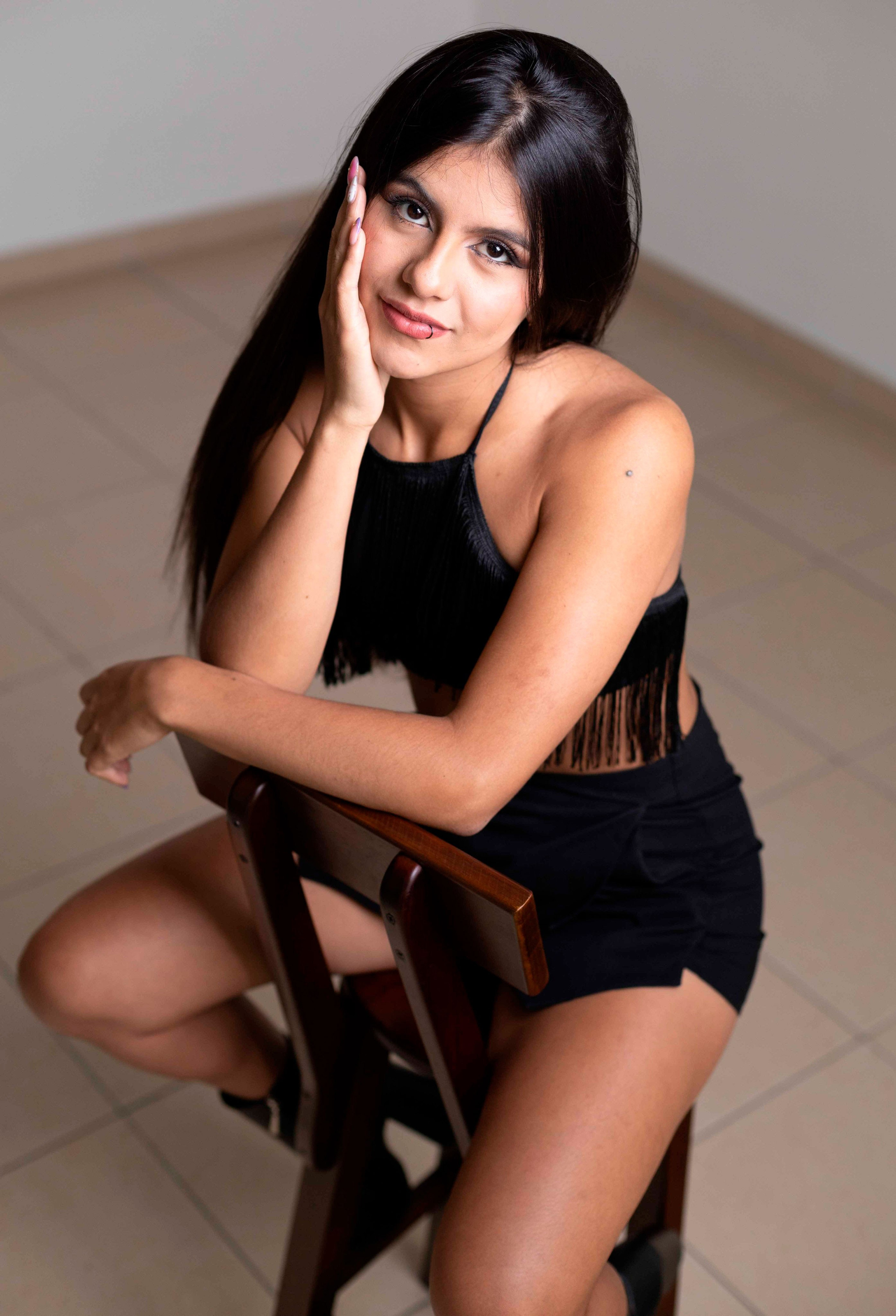 Fotógrafo de retratos fotógrafo de estilo de vida fotografía de locación fotografía de estudio sesión de fotos marca personal. Fotografía profesional para su evento en Caldas por SERFOTOGRAFÍA