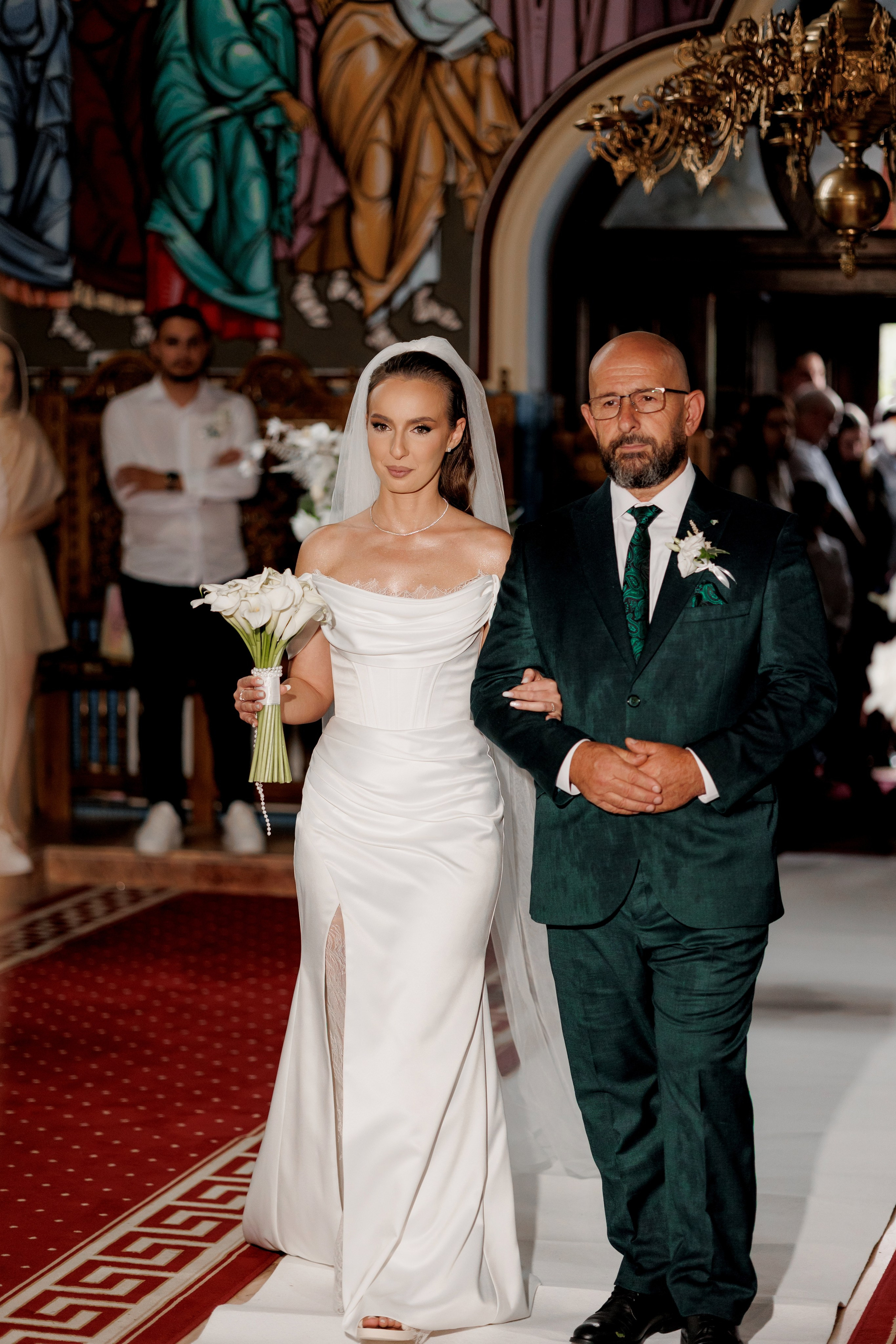 Maria & Vasile. Wedding Photographer, based in Iasi, Romania, but will travel all over the globe to make sure you look amazing in all your wedding photos