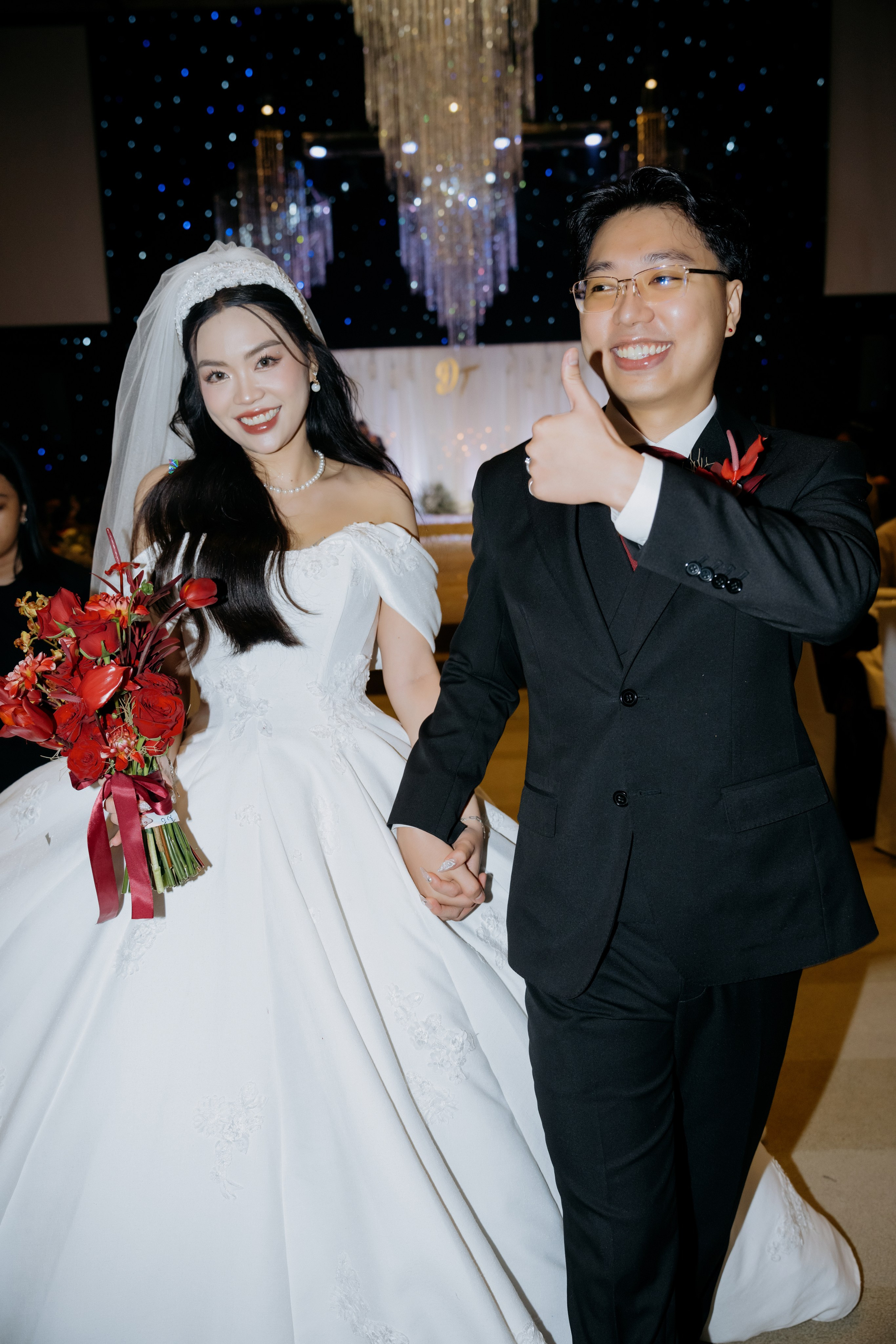 DAT & TU / Wedding Party. Saigon Wedding Present | Art Beyond Moments