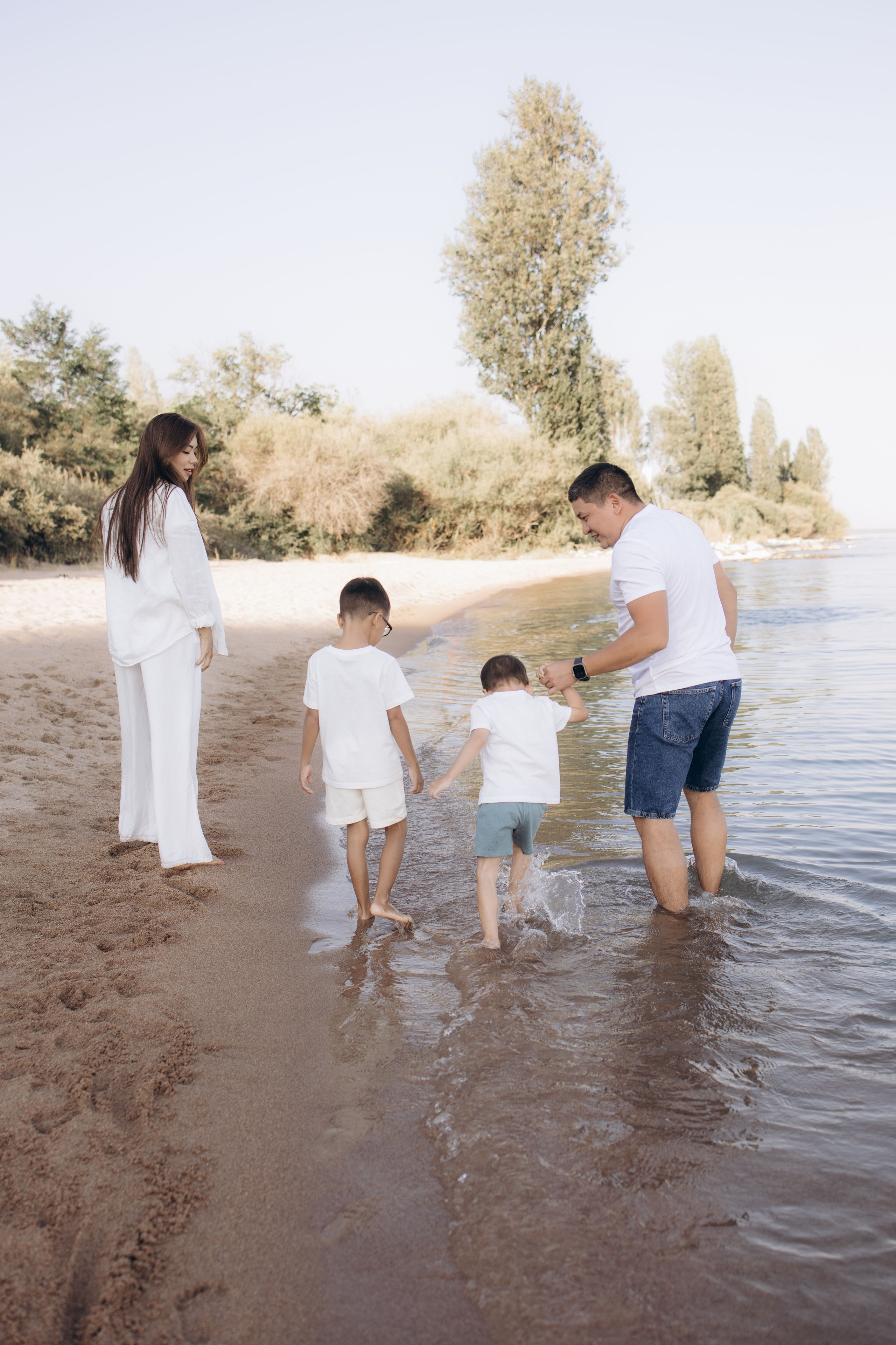 Family at Sunset. Фотограф родов, семей и новорожденных малышей в Дубае