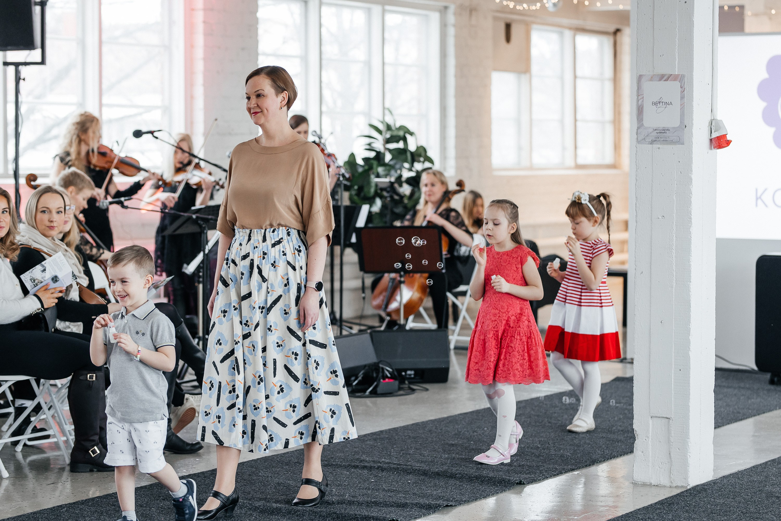 Palvelut ja hinnoittelu yrityksille. Valokuvaaja Lahti, Helsinki Elena Salonen