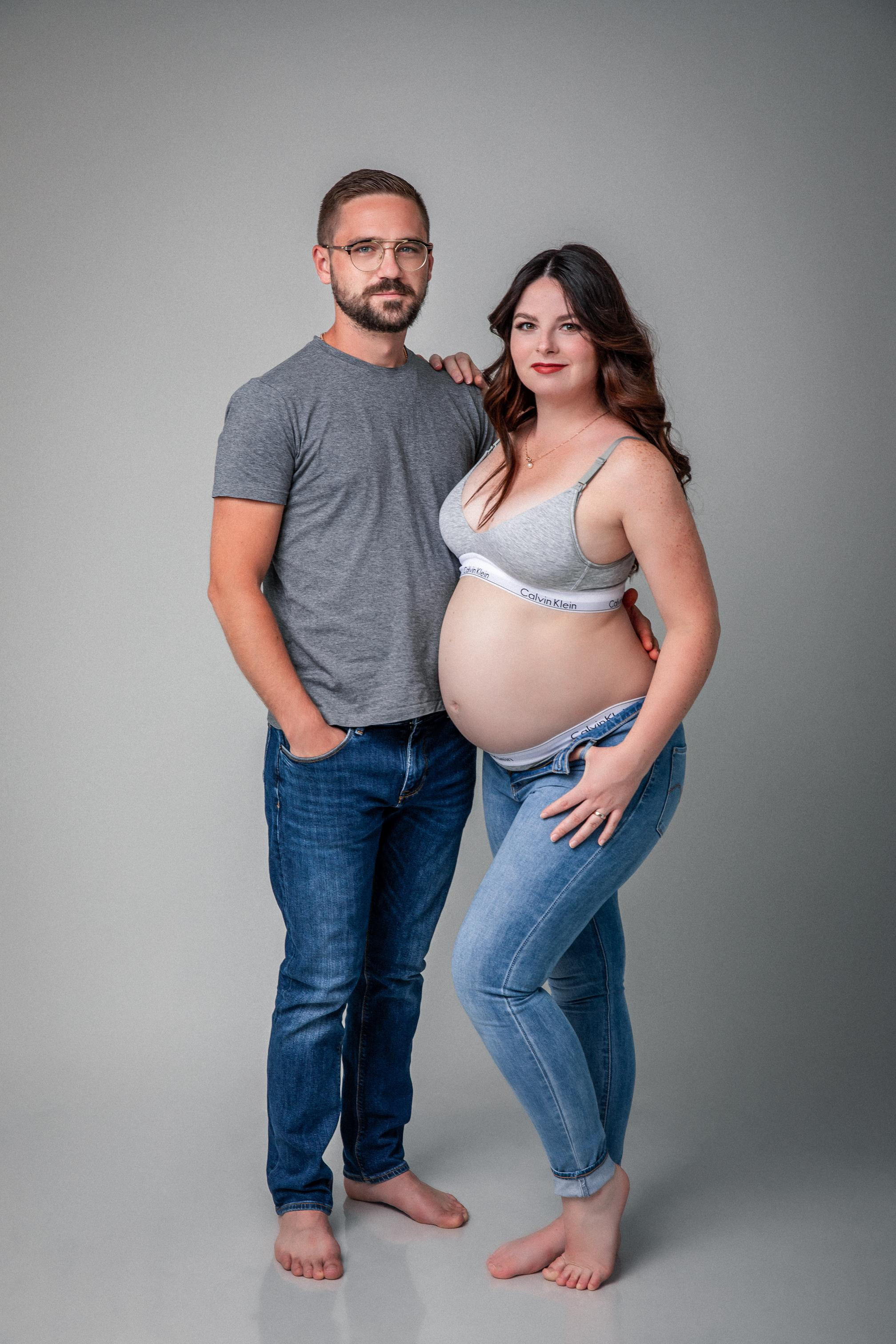 Babybauch Shooting im Fotostudio – Natürliche Babybauchfotos & Emotionale Momente. Hochzeitsfotografin in Gütersloh | Authentische Hochzeitsreportagen | TK Photographie