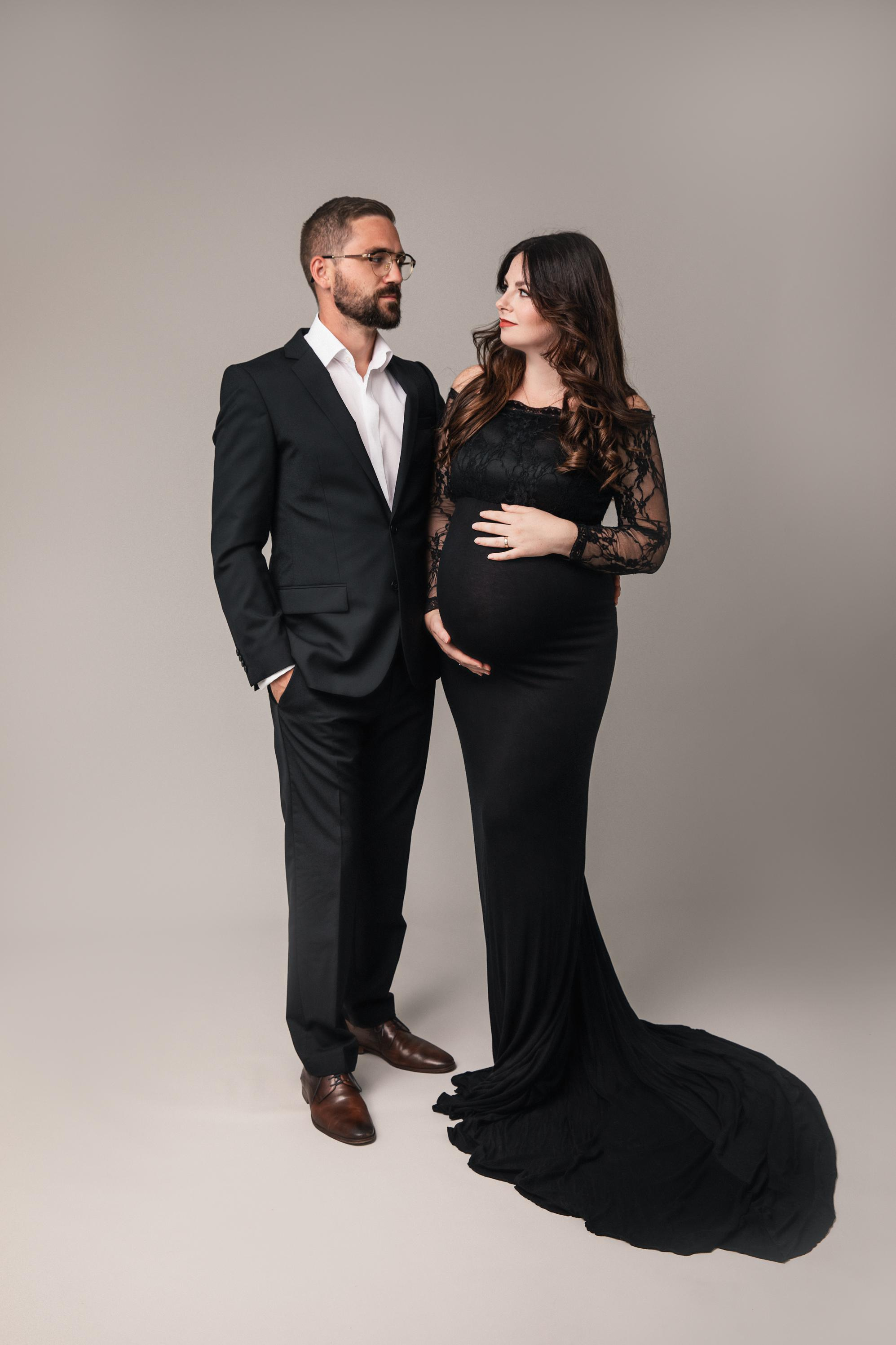 Babybauch Shooting im Fotostudio – Natürliche Babybauchfotos & Emotionale Momente. Hochzeitsfotografin in Gütersloh | Authentische Hochzeitsreportagen | TK Photographie