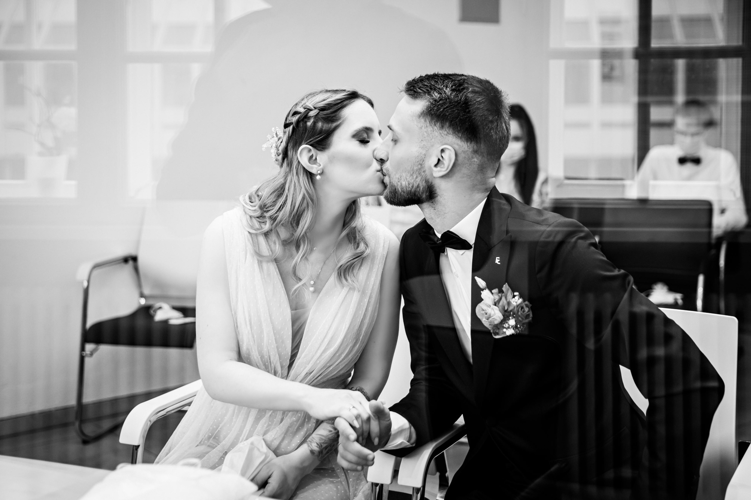 Standesamt Bielefeld Altes Rathaus – Natürliche Hochzeitsfotos & Emotionale Reportagen. Hochzeitsfotografin in Gütersloh | Authentische Hochzeitsreportagen | TK Photographie