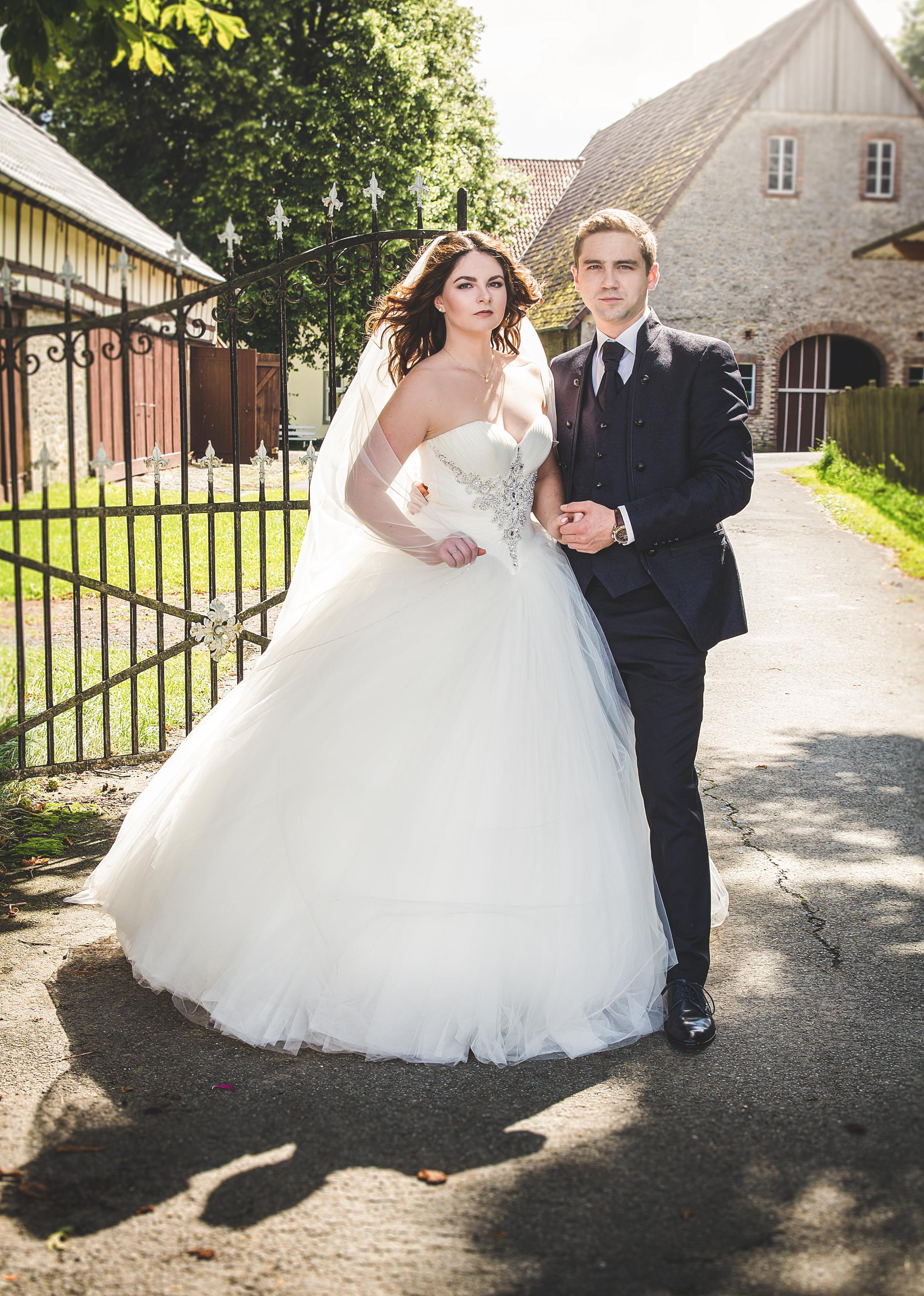 Hochzeit auf dem Bauernhof Bielefeld – Natürliche Hochzeitsfotos & Emotionale Reportagen. Hochzeitsfotografin in Gütersloh | Authentische Hochzeitsreportagen | TK Photographie