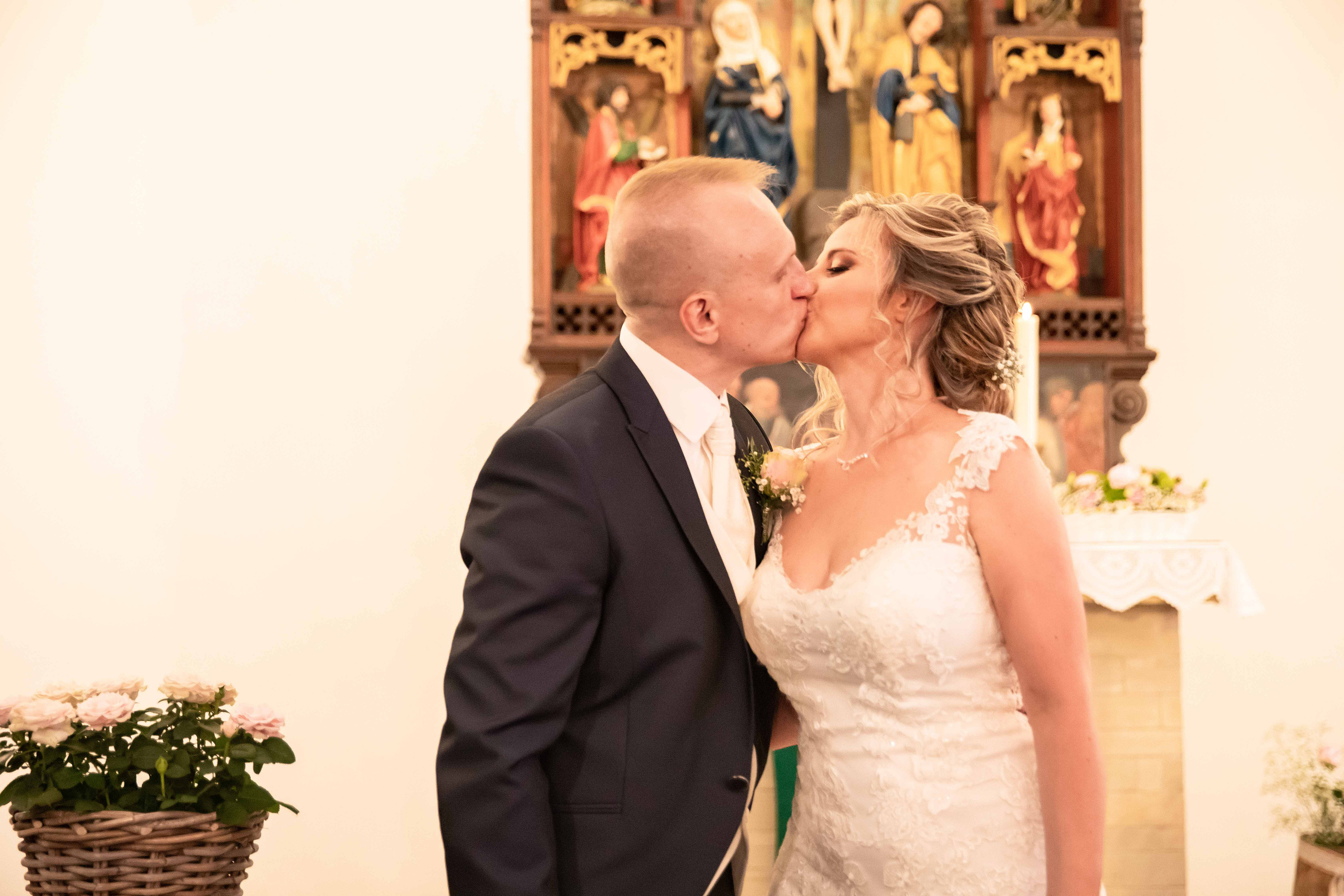 Kirchliche Trauung & Park Bad Oeynhausen. Hochzeitsfotografin in Gütersloh | Authentische Hochzeitsreportagen | TK Photographie